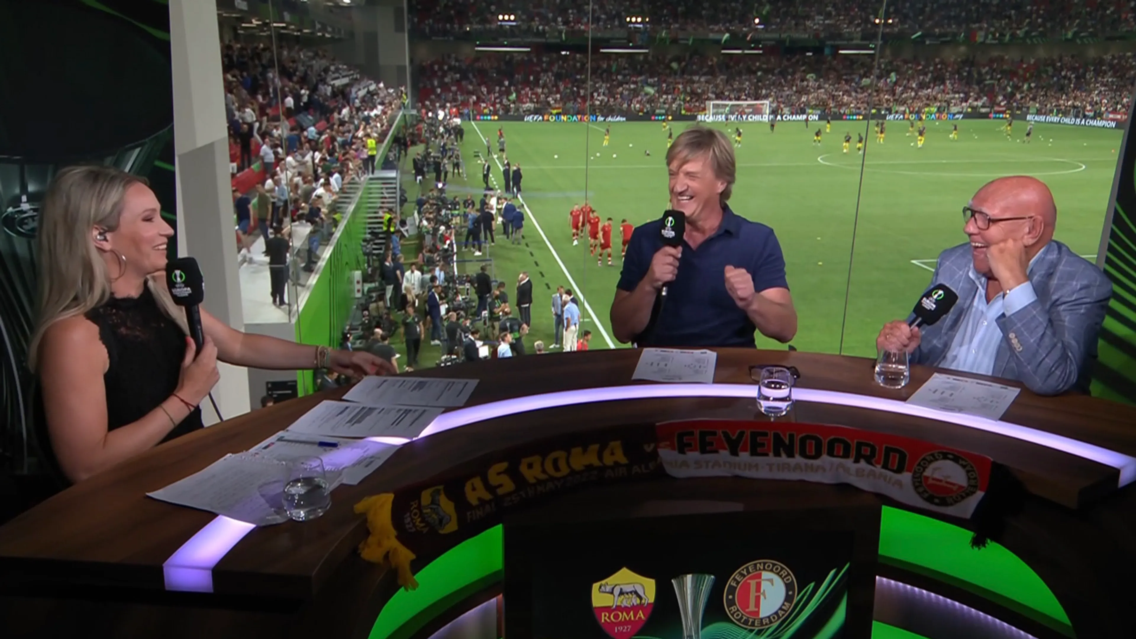 Wim lacht: 'Bemoei je er nou eens niet mee, Kees!'