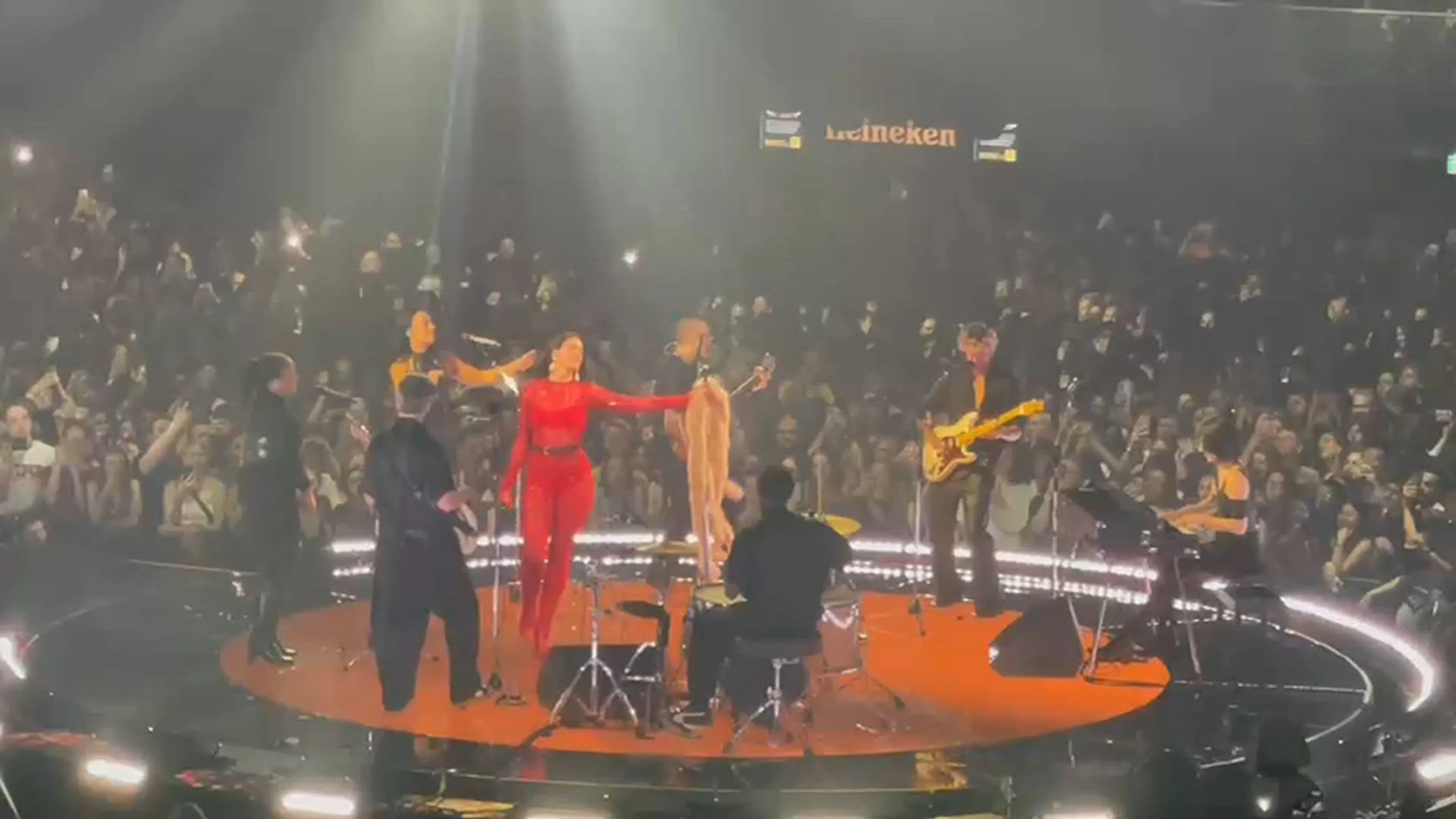 Video: Dua Lipa zingt Bloed, Zweet en Tranen tijdens optreden in Ziggo Dome