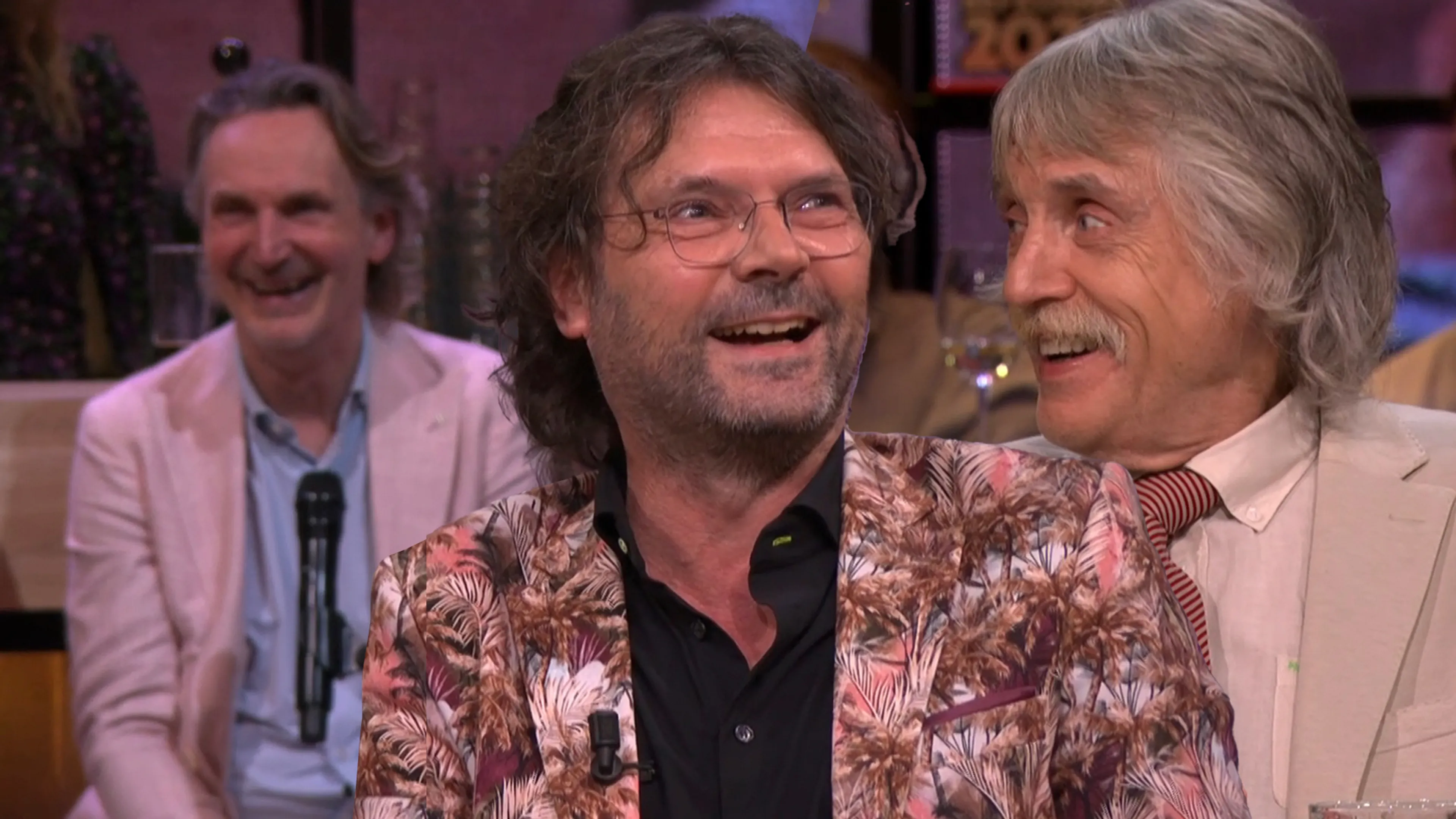 Kapper van Job Knoester zit in Vandaag Inside-studio: 'Heeft hij zijn opleiding afgemaakt?!'
