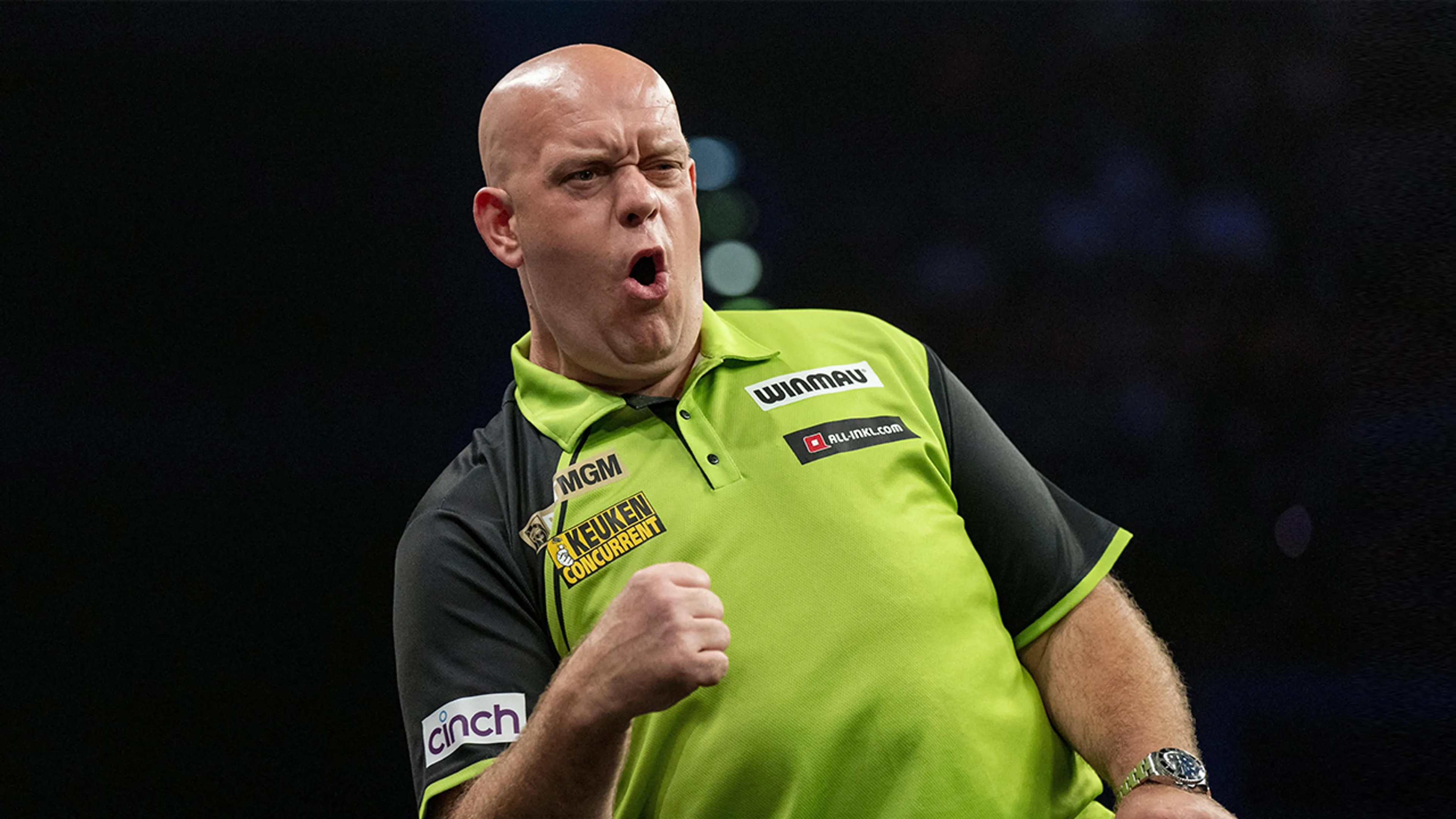 Michael van Gerwen wint overtuigend in New York bij rentree na relatiebreuk