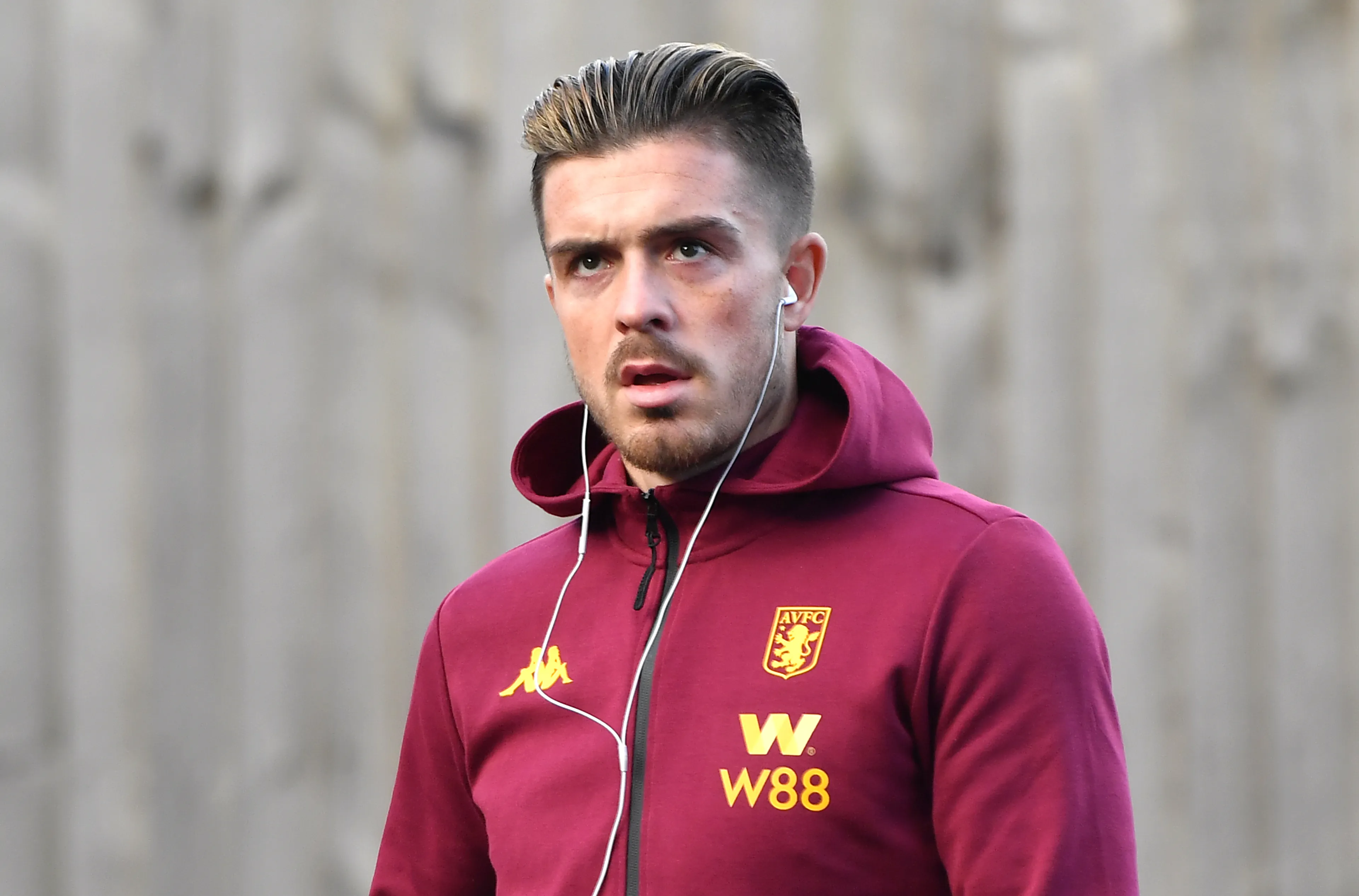 Aston Villa-aanvoerder aangeklaagd na verkeersongeluk