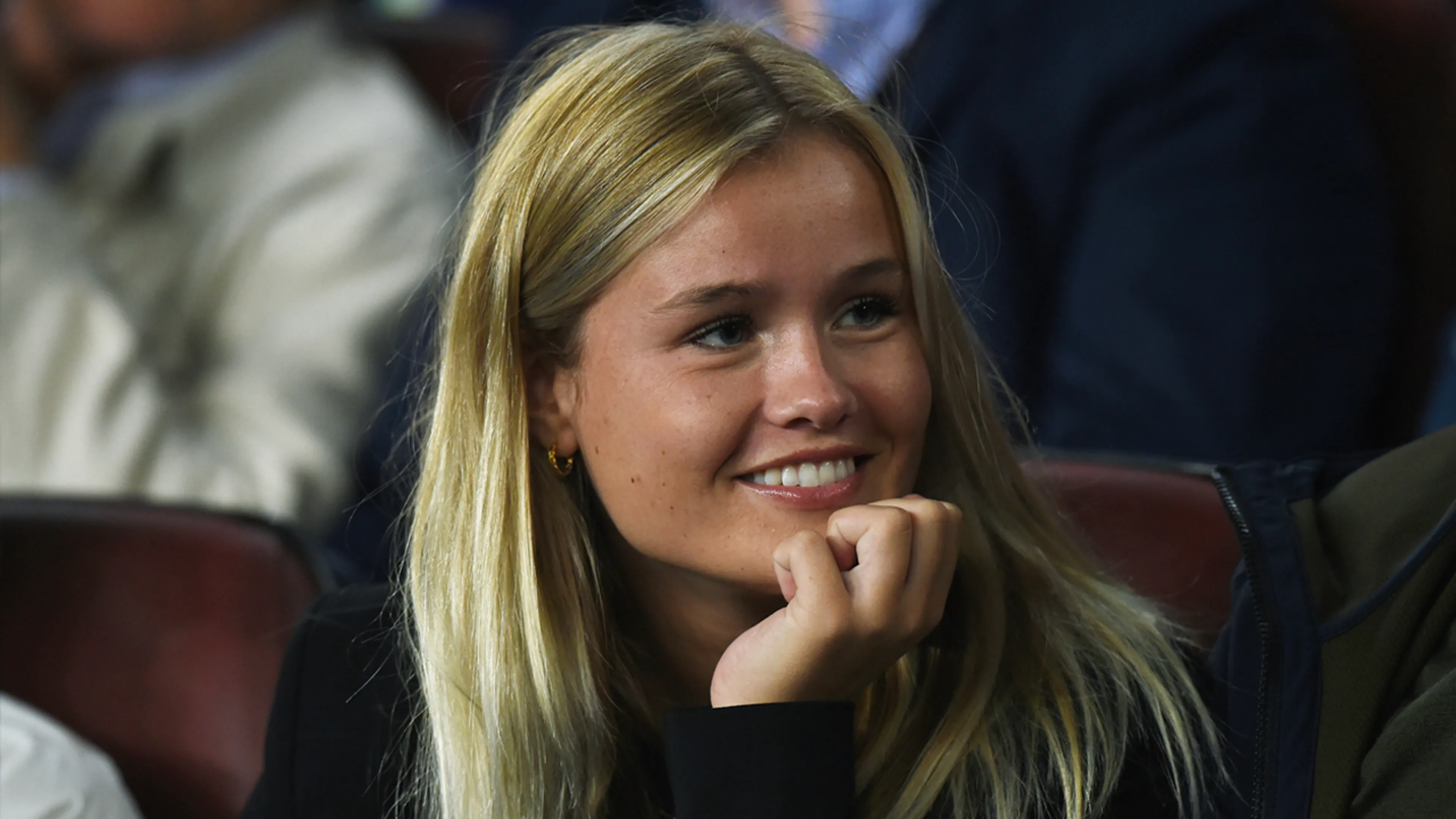Mikky Kiemeney komt met heerlijke reactie op vraag: 'Wanneer komt Frenkie naar Manchester?'