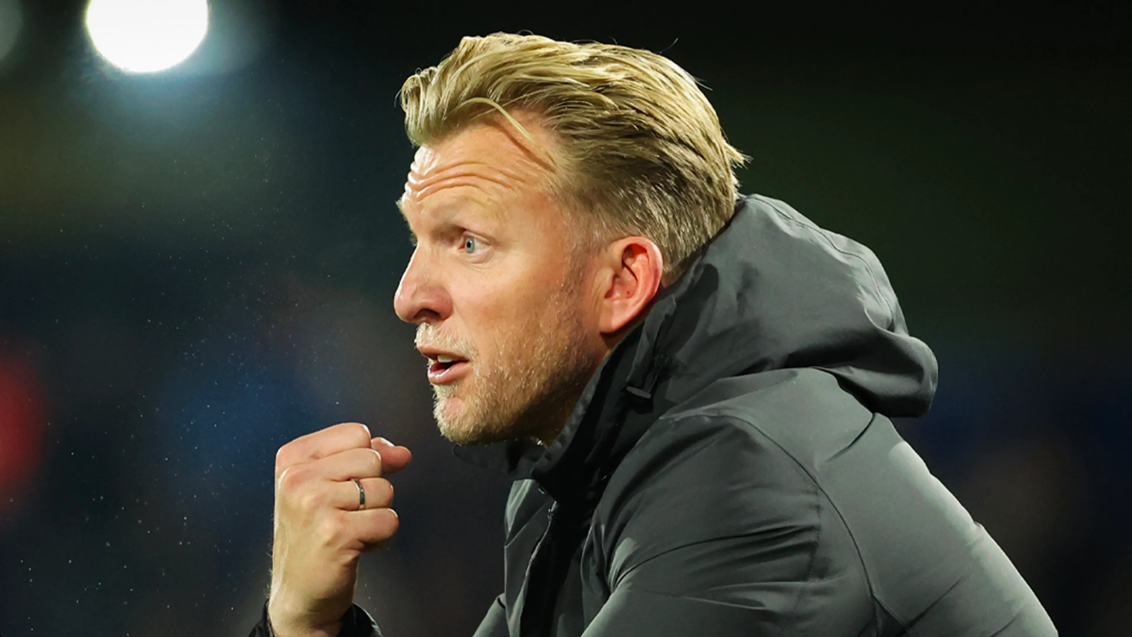 'Dirk Kuijt blijft ook na bijeenkomst raad van bestuur voorlopig aan als trainer van Beerschot'