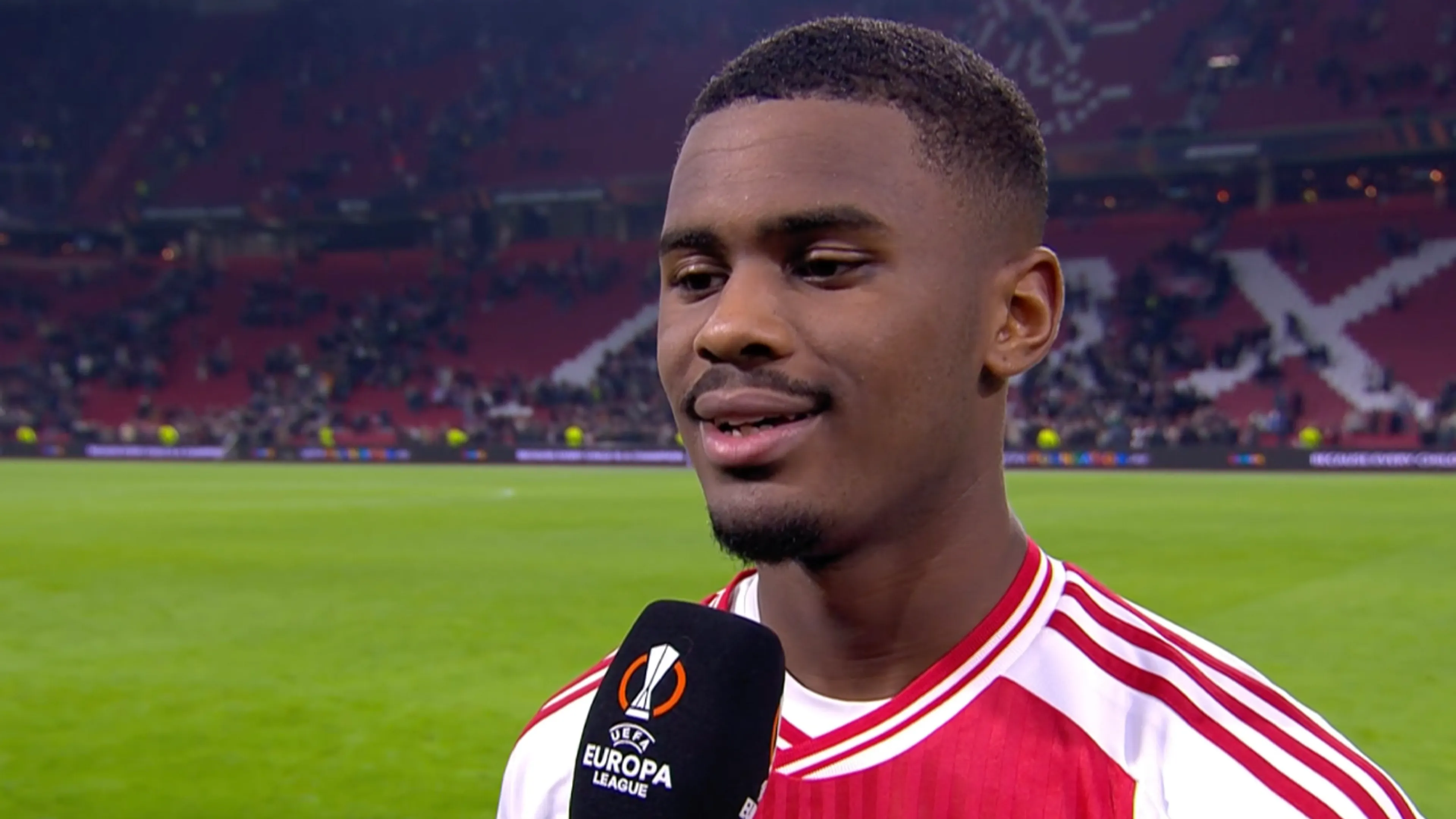 Hato jongste aanvoerder van Ajax ooit: 'Ik draag de band, maar moet gewoon doen wat ik altijd doe'