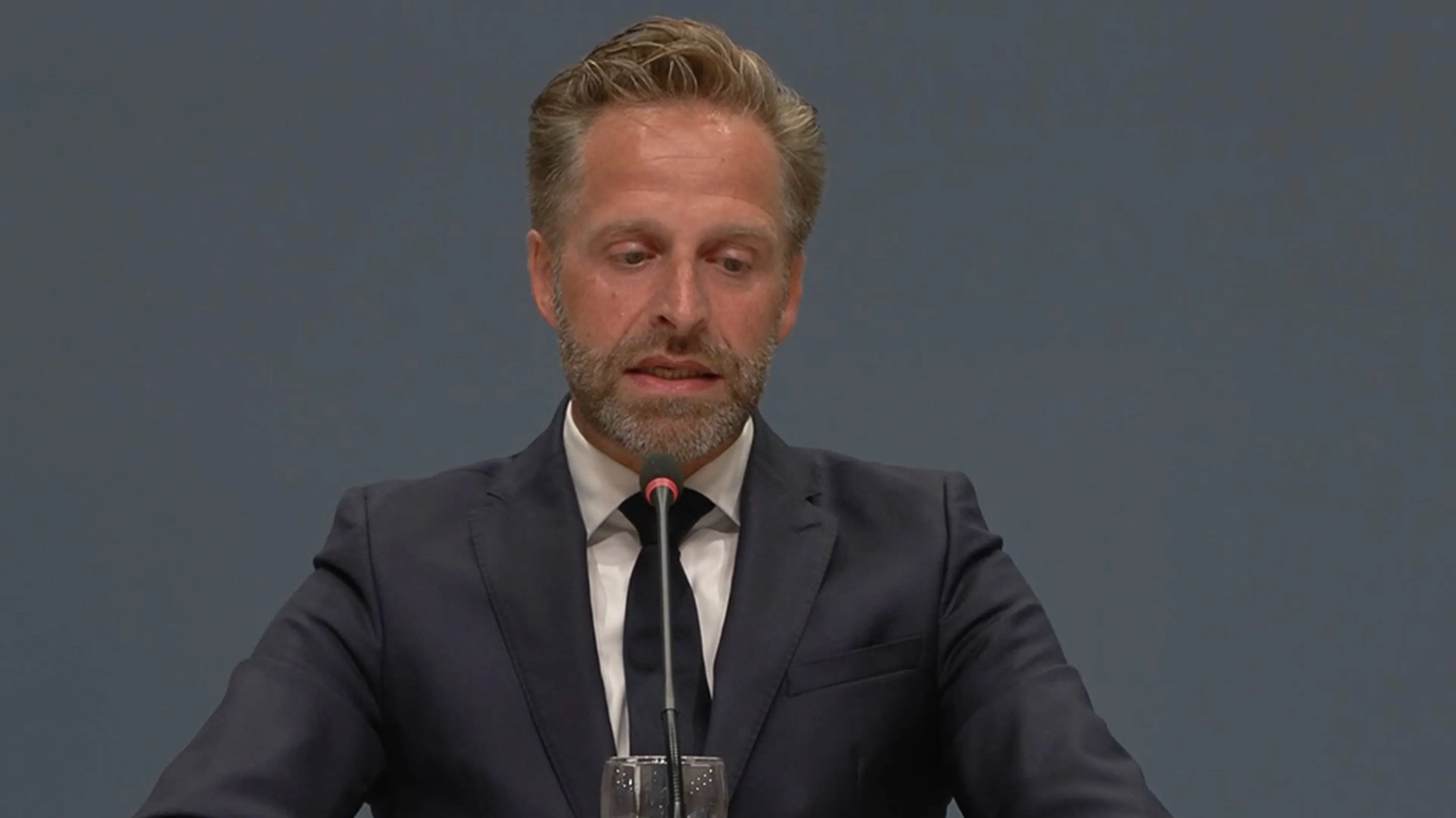 Hugo de Jonge noemt ingrijpende coronamaatregel 'onvermijdelijk'