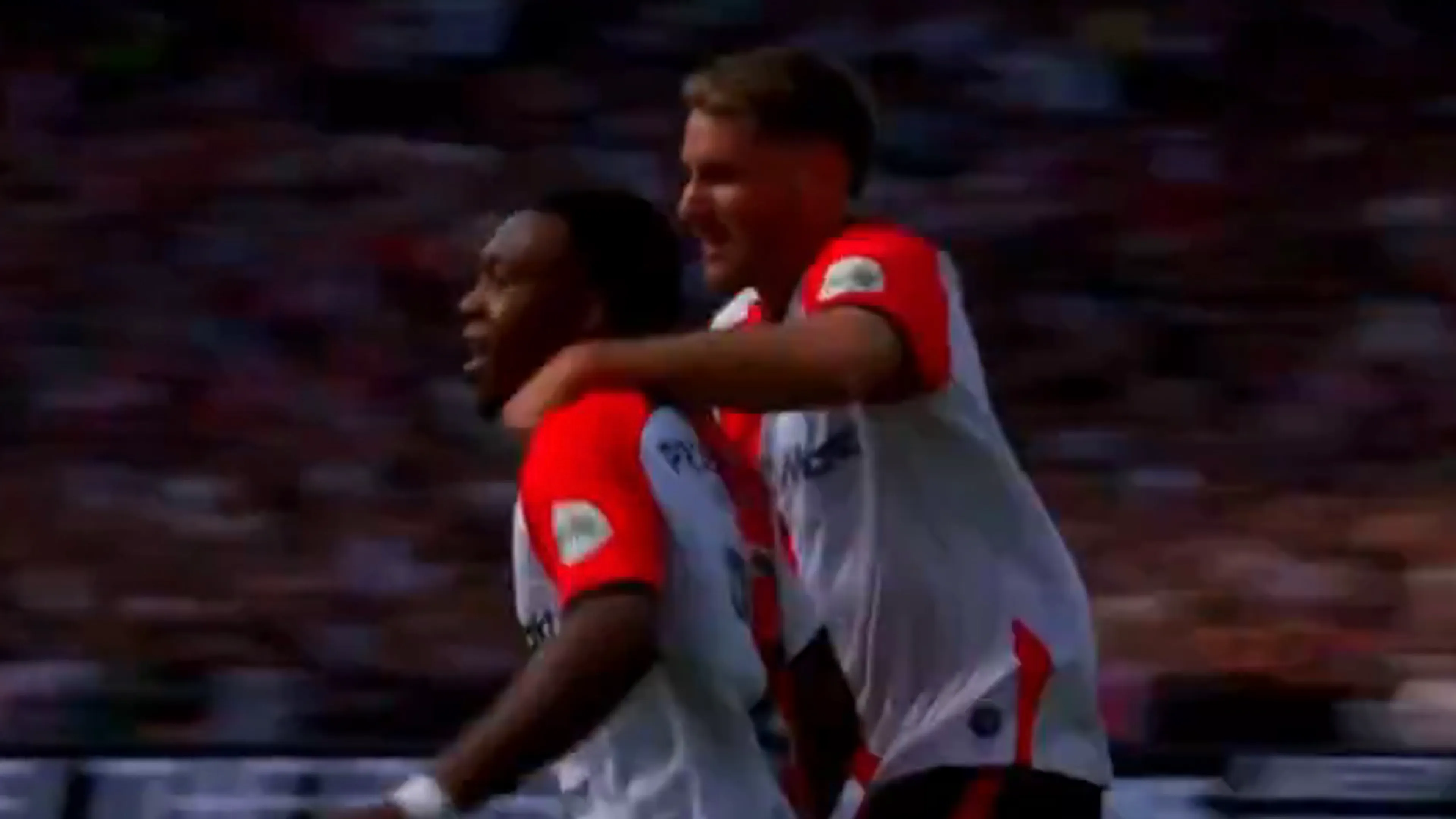 Videogoal: Milambo opent de score voor Feyenoord tegen Willem II