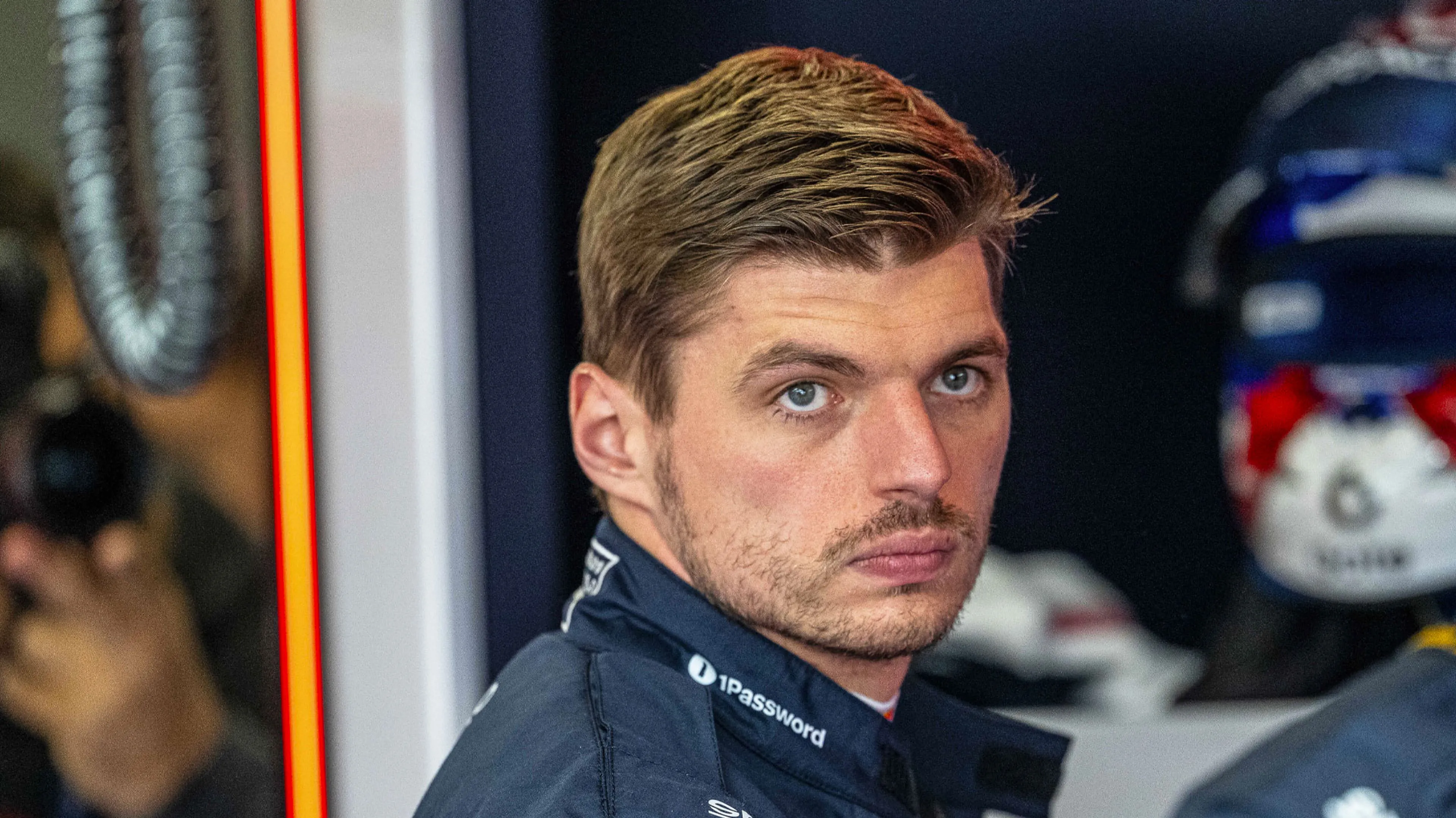 Max Verstappen valt in slotfase uit bij Grand Prix Groot-Brittannië