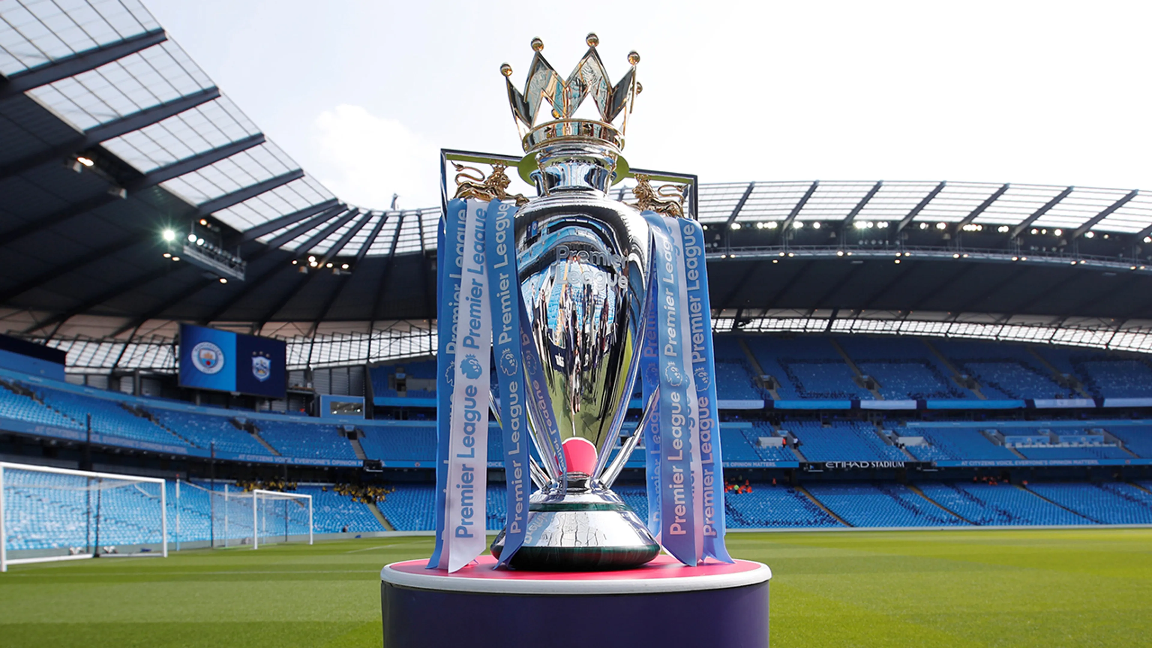 Ook Engeland gaat overstag en legt Premier League stil