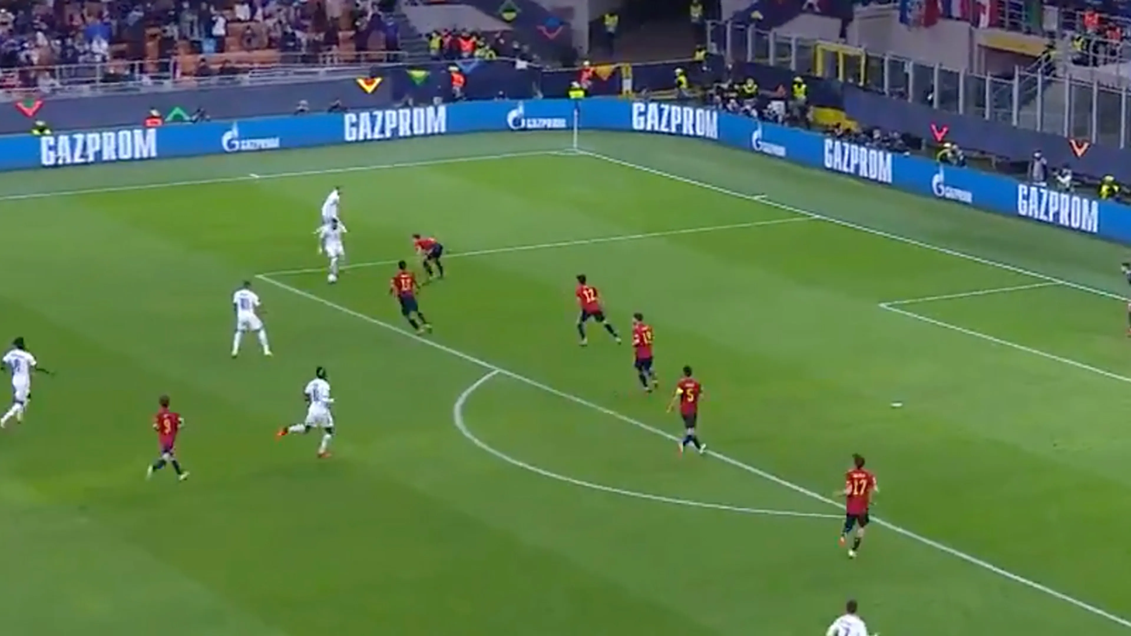 VIDEOGOAL: Benzema brengt Frankrijk terug in de wedstrijd met WONDERGOAL