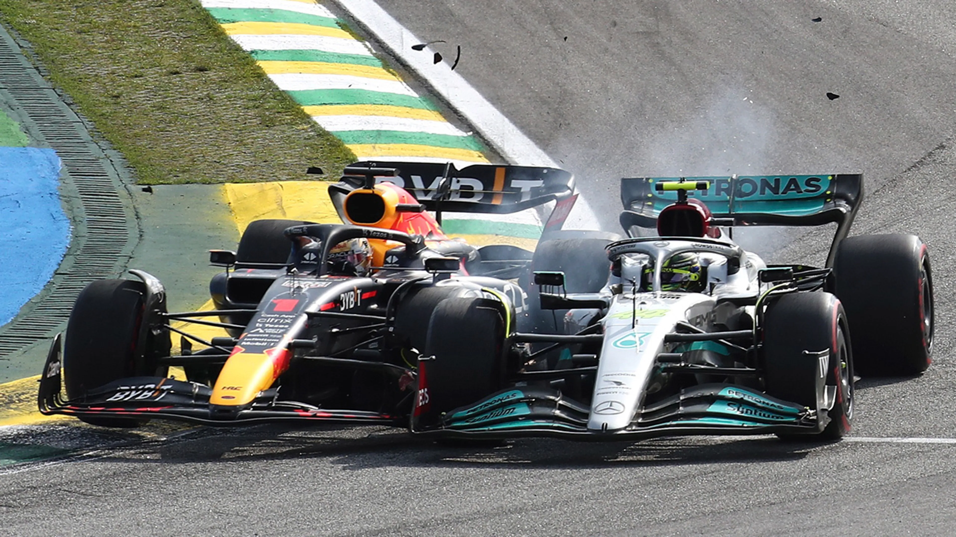 Hamilton over incident met Verstappen: 'Je weet hoe het is met Max...'