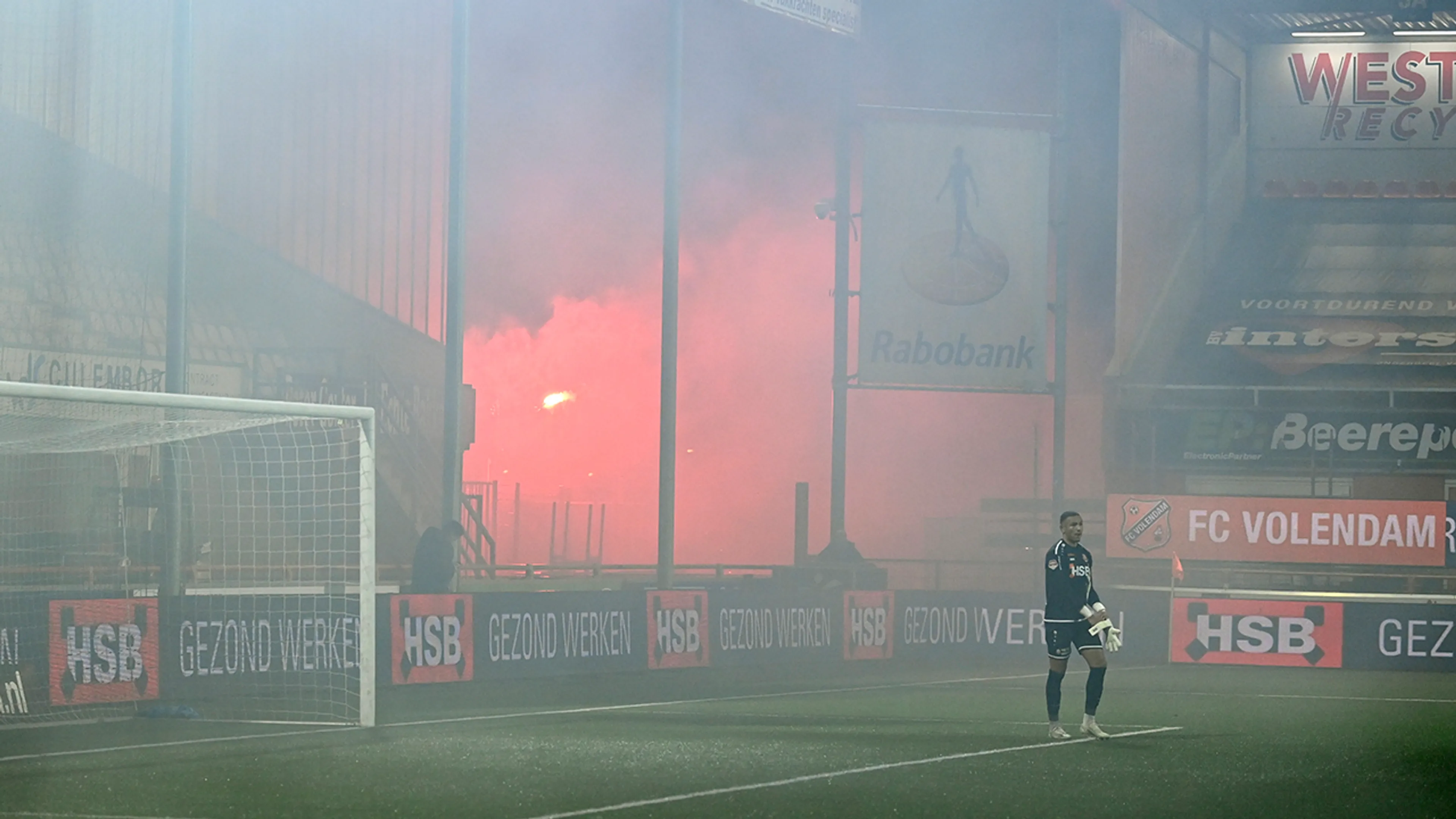 FC Volendam via nieuw kunstgrasveld naar natuurgras