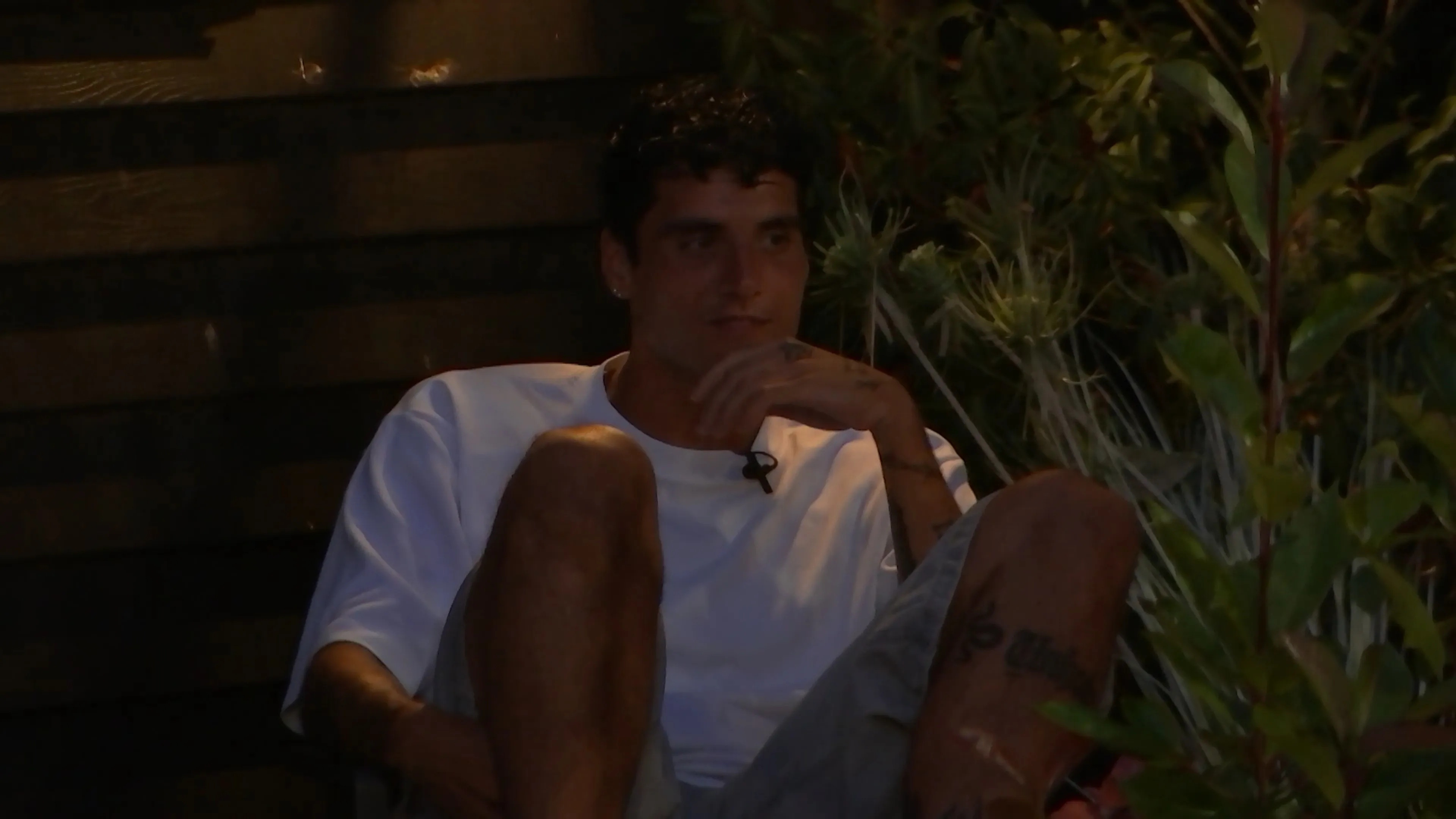 Anouk en Diederik delen hun geheim met Sayf (De Bondgenoten)