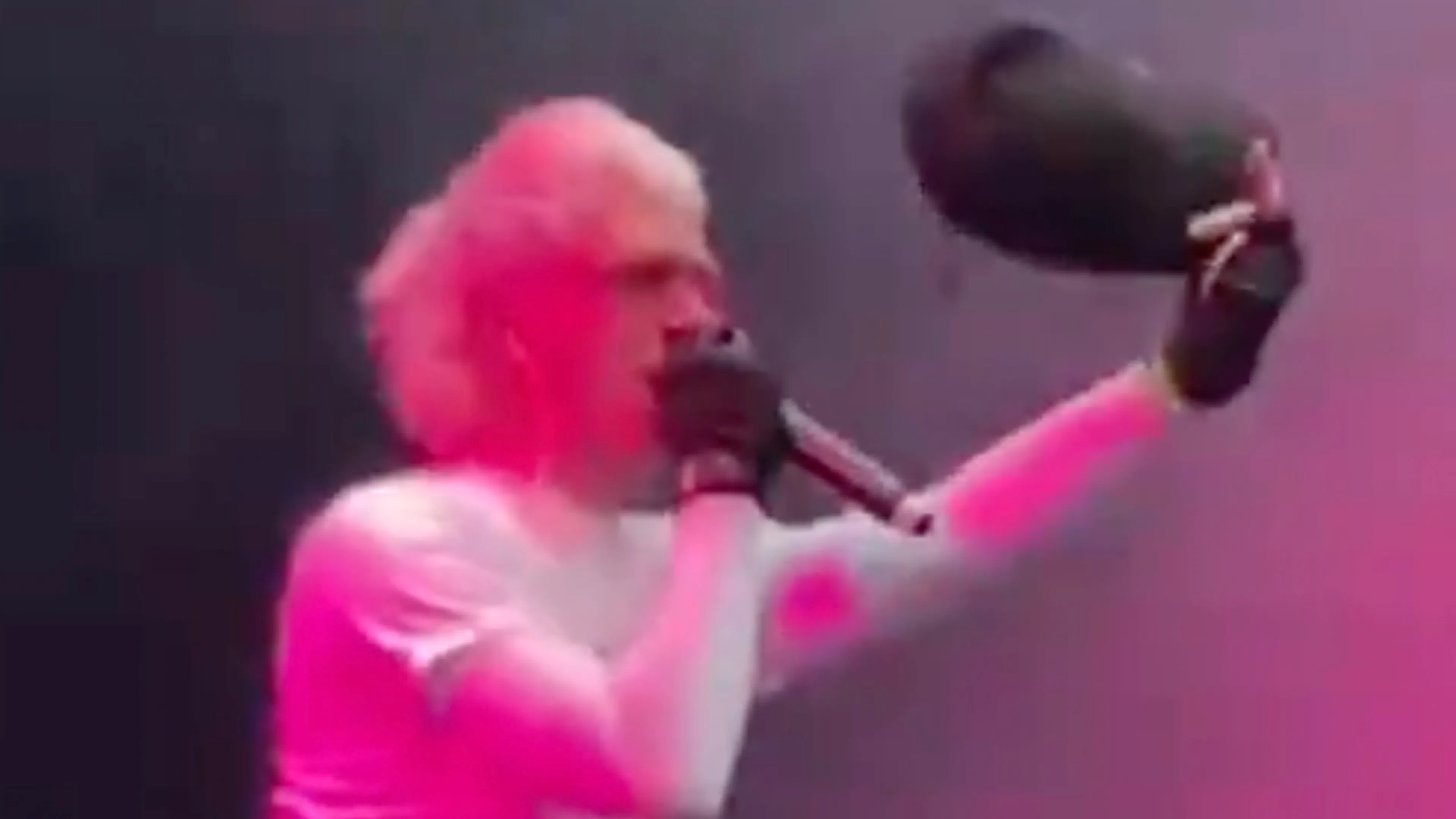 Video: Joost Klein haalt uit naar songfestival: 'Fuck Eurovision!'