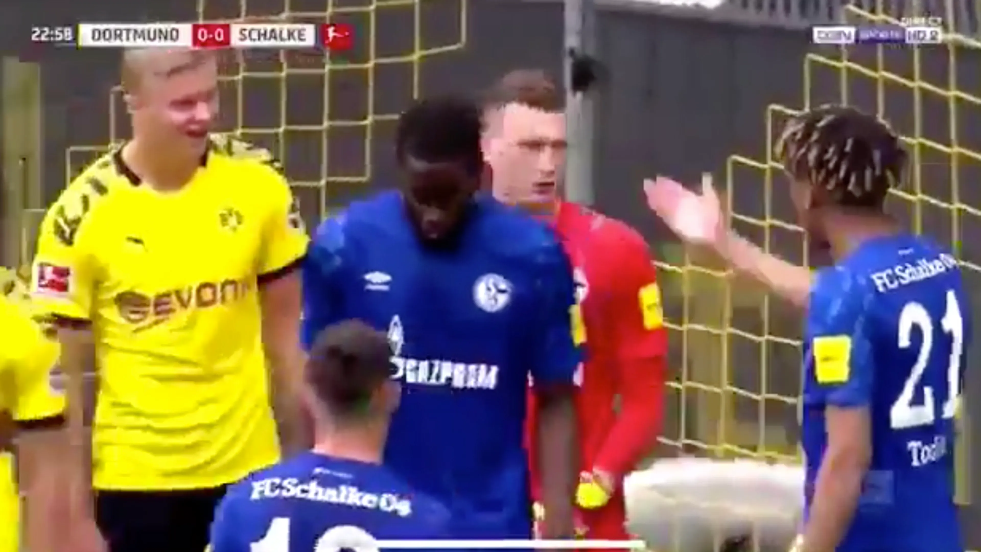 Schalke-speler scheldt Haaland verrot in leeg stadion: 'Neuk je oma!'