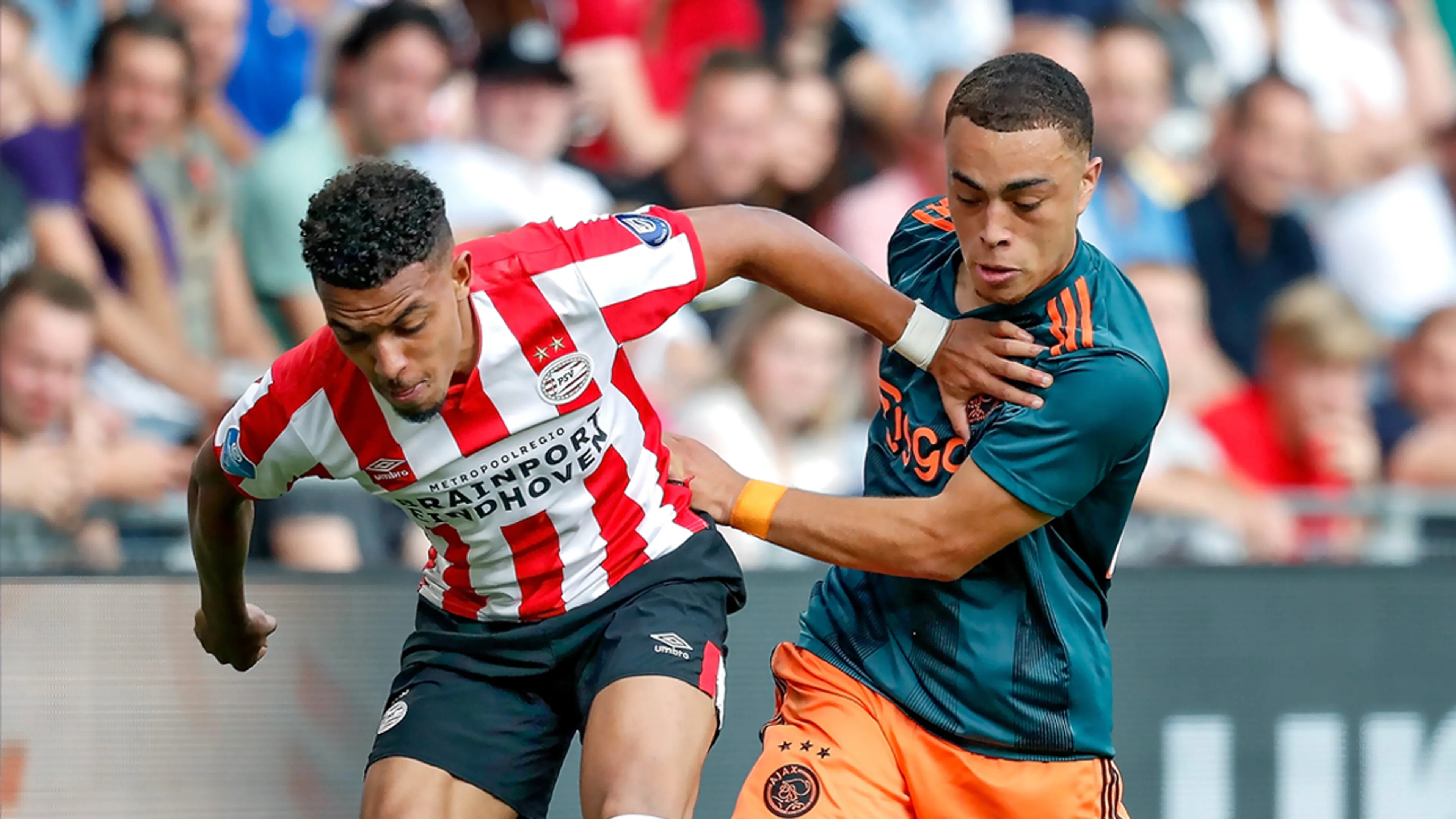 PSV en Ajax houden elkaar in evenwicht