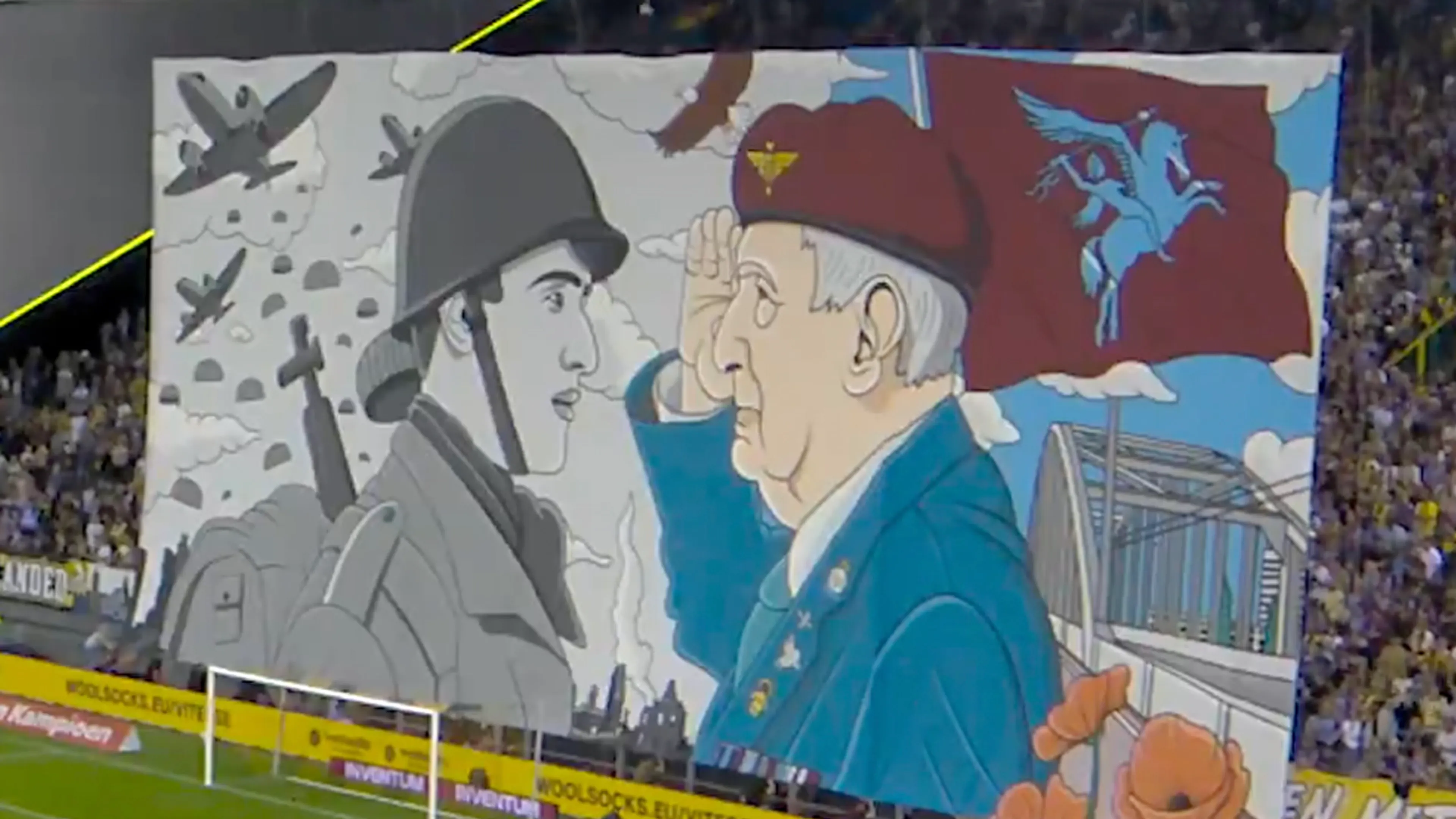 Fans van Vitesse herdenken Slag om Arnhem met gigantisch doek