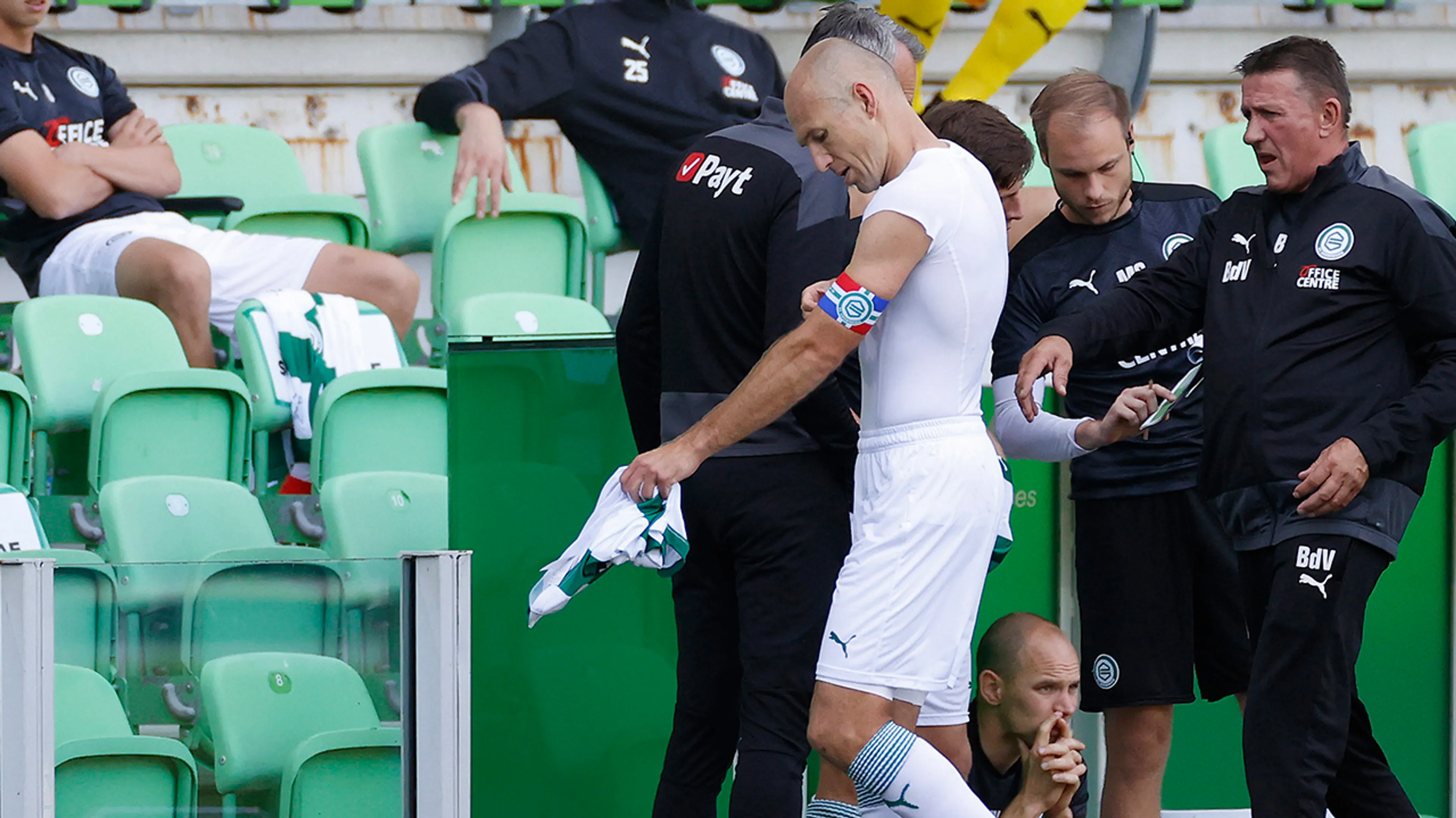 Robben al na half uur spelen geblesseerd van het veld