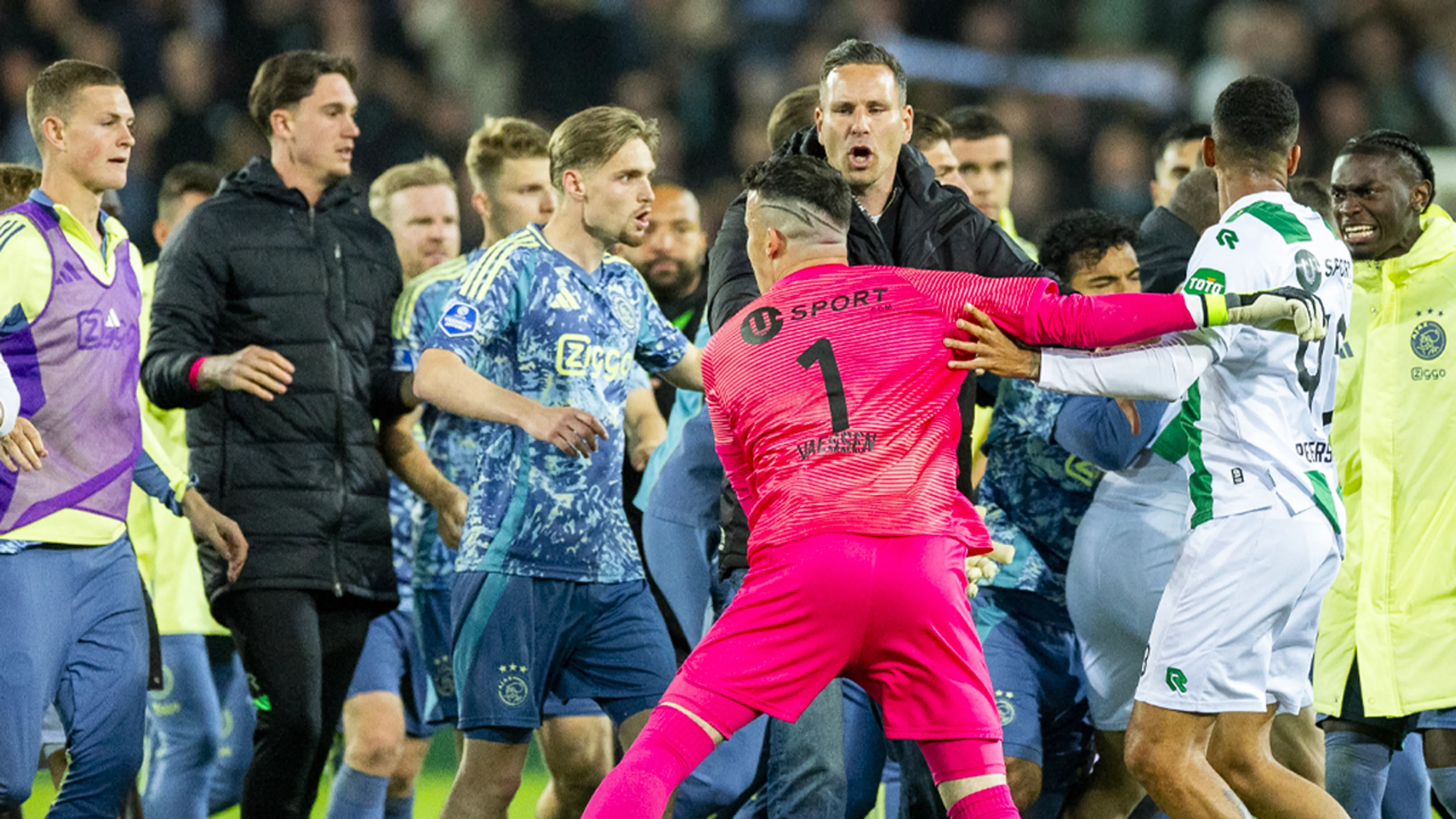 Aanklager start vooronderzoek naar slaande beweging Ajax-speler in opstootje met FC Groningen