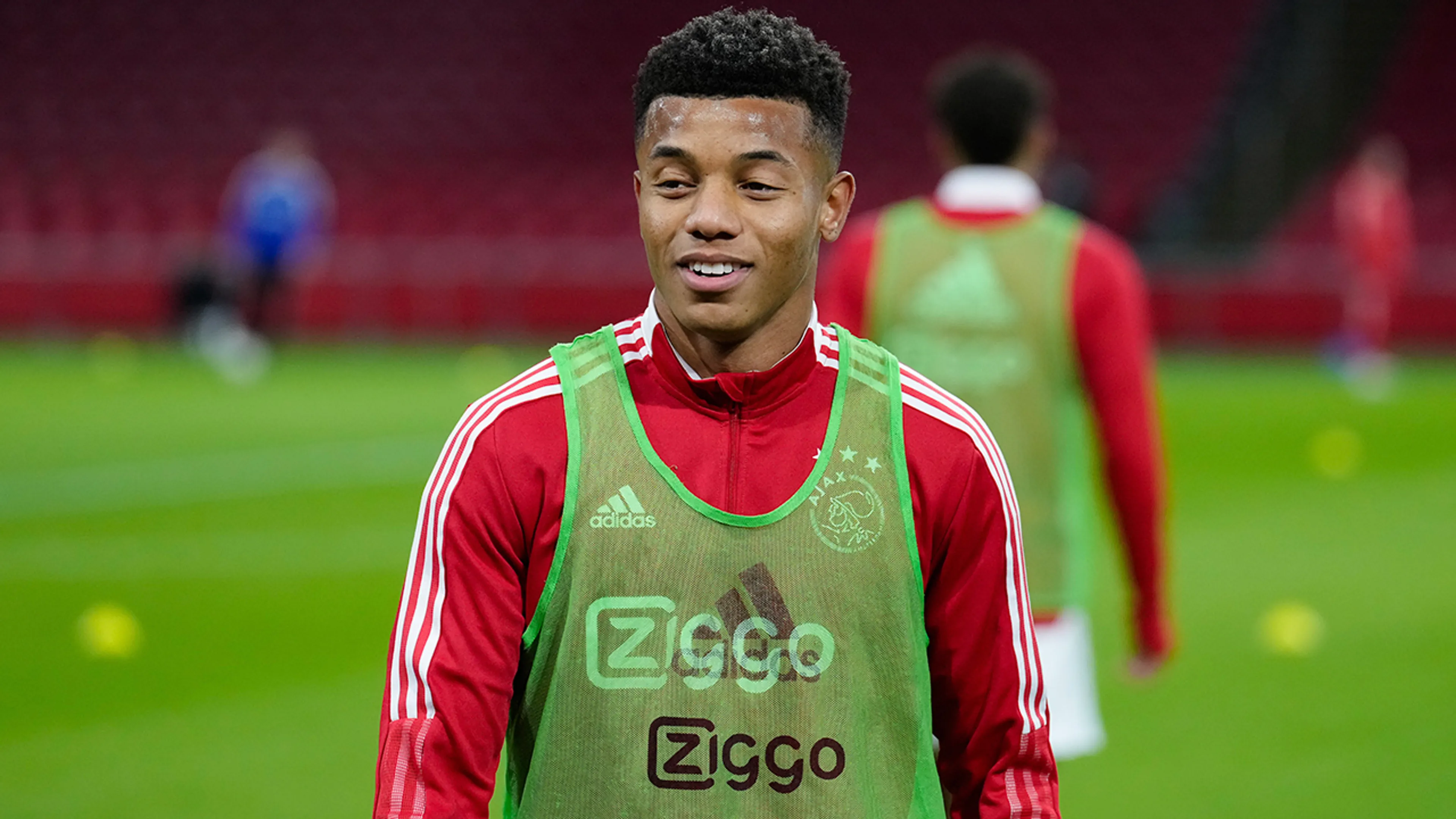 'Ajax slaat miljoenenbod op David Neres af'