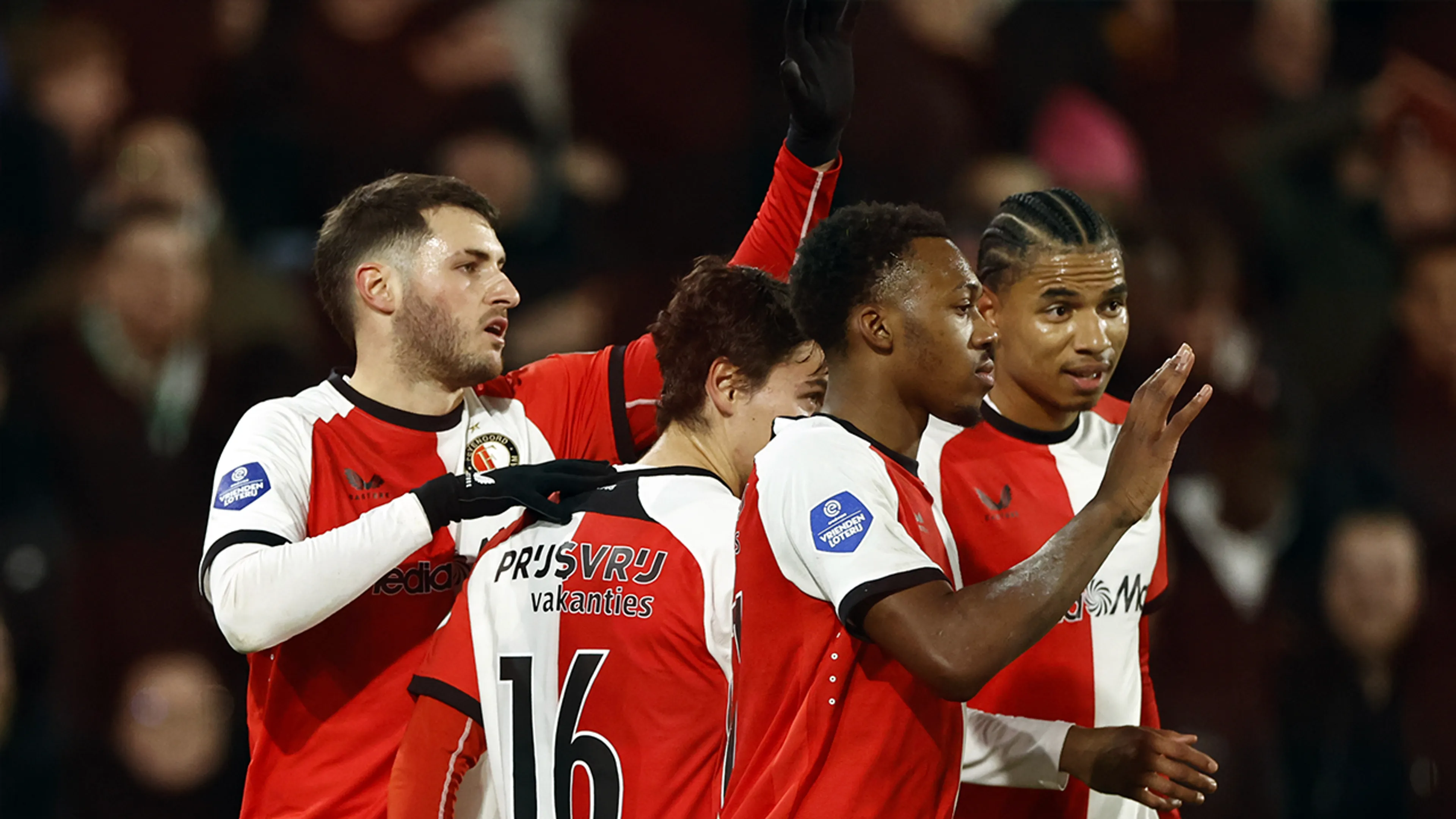Giménez leidt Feyenoord met drie treffers langs Heracles