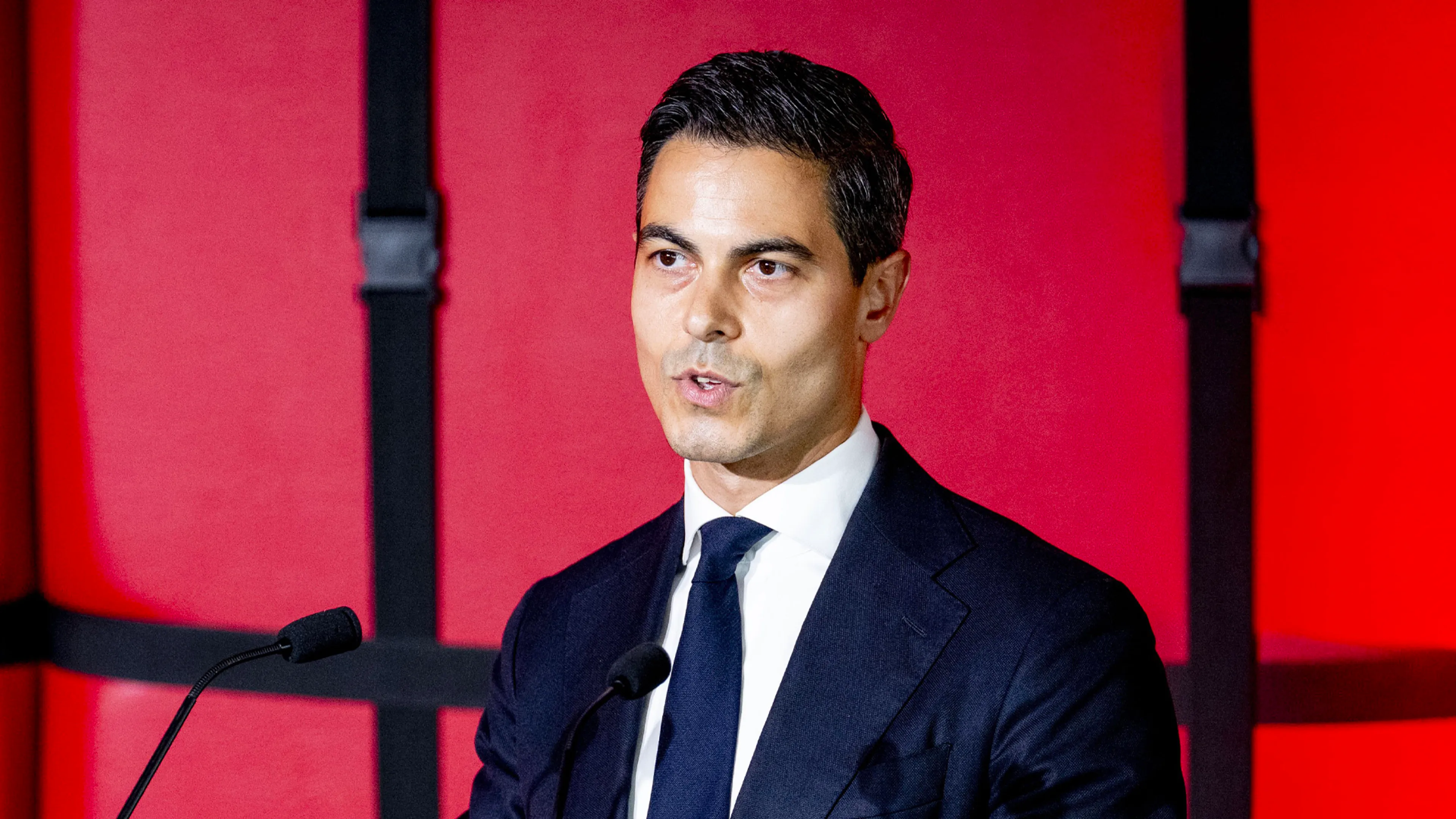 Rob Jetten biedt excuses aan voor behandeling eerste generatie Molukkers