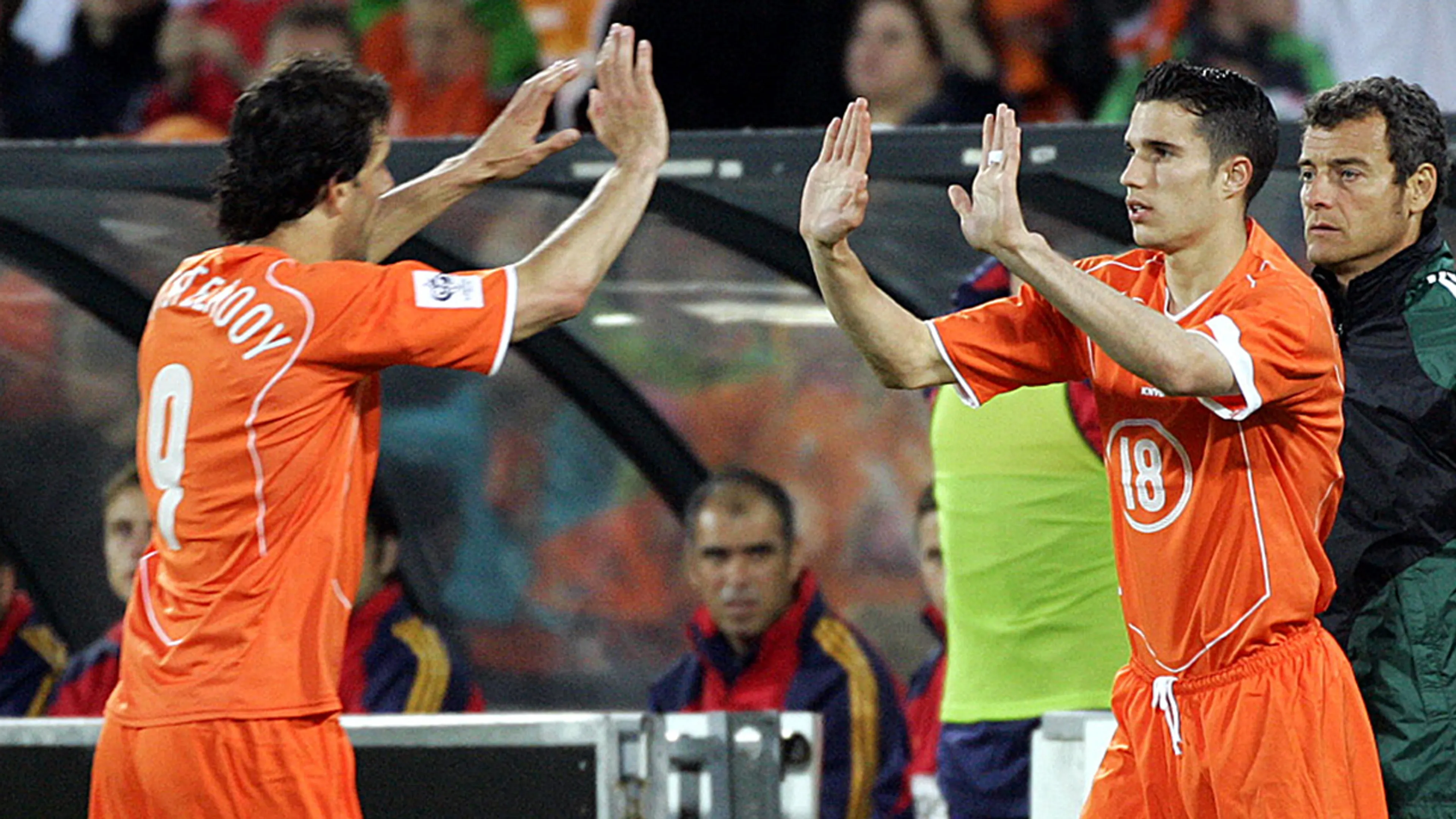 Vandaag in 2005: Oranje-topscorer aller tijden Van Persie debuteert tegen Roemenië