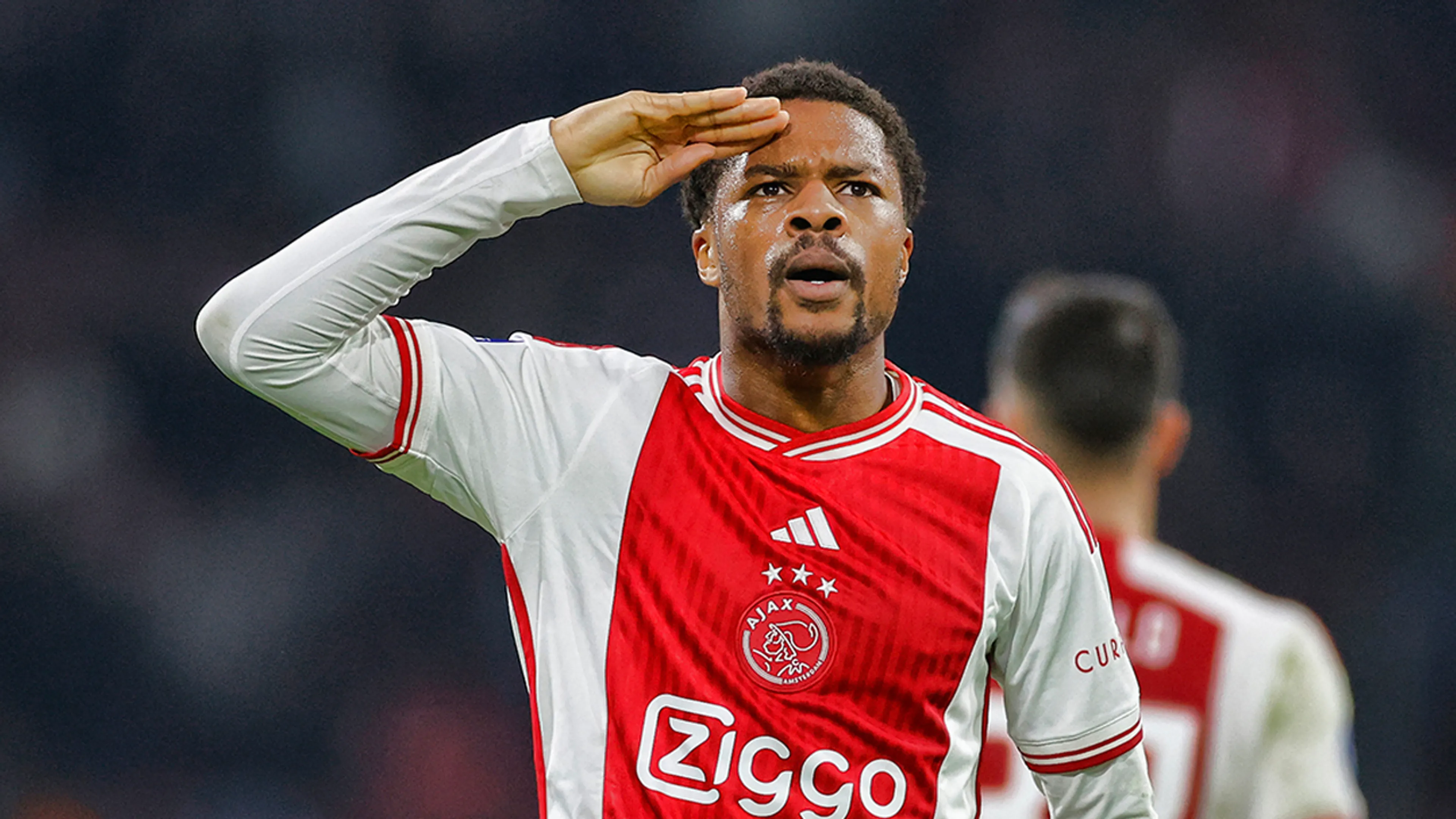 'Zes Premier League-clubs willen Ajax-aanvaller Akpom terug naar Engeland halen’