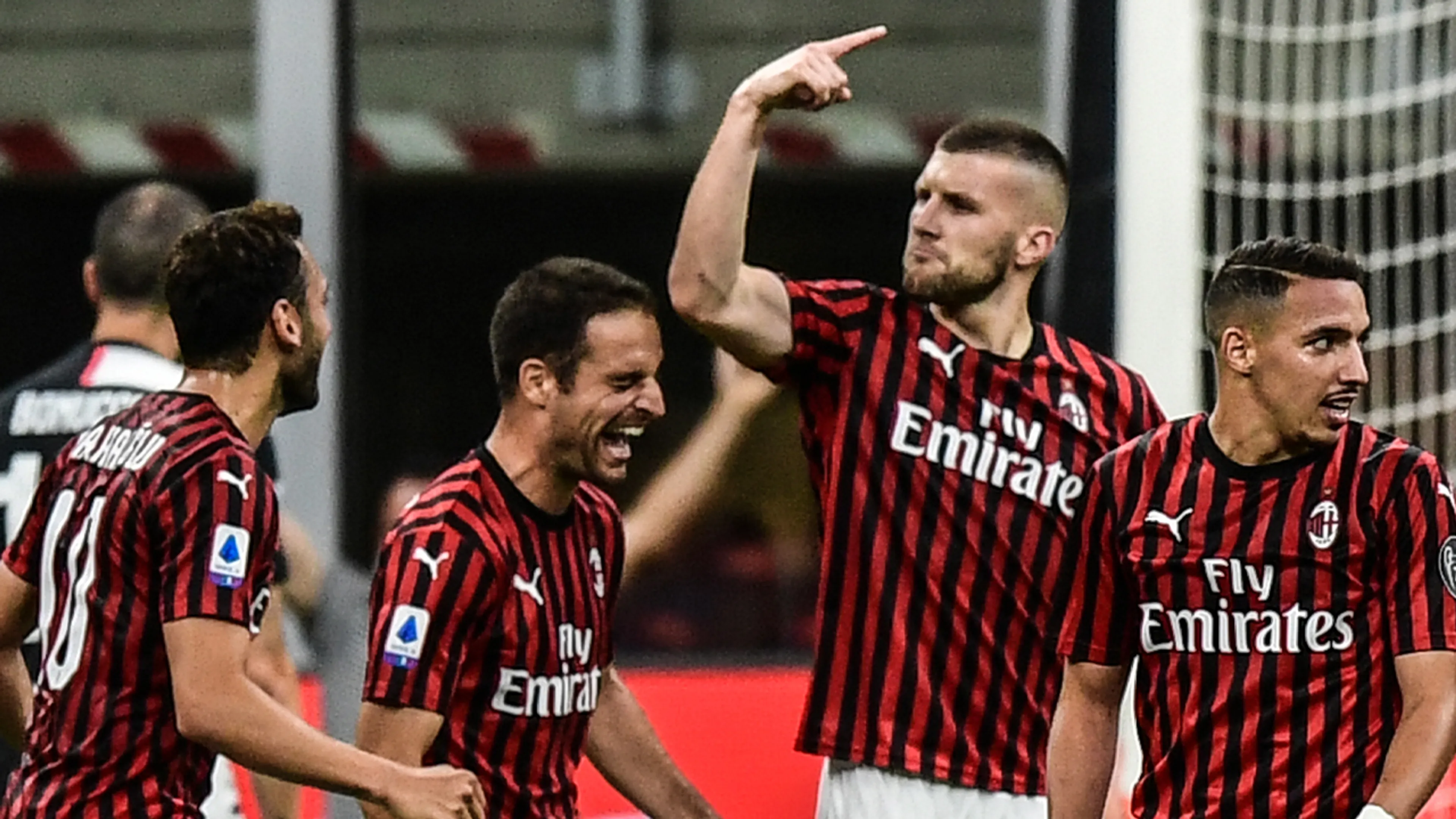 AC Milan verslaat koploper Juve na razendsnelle comeback