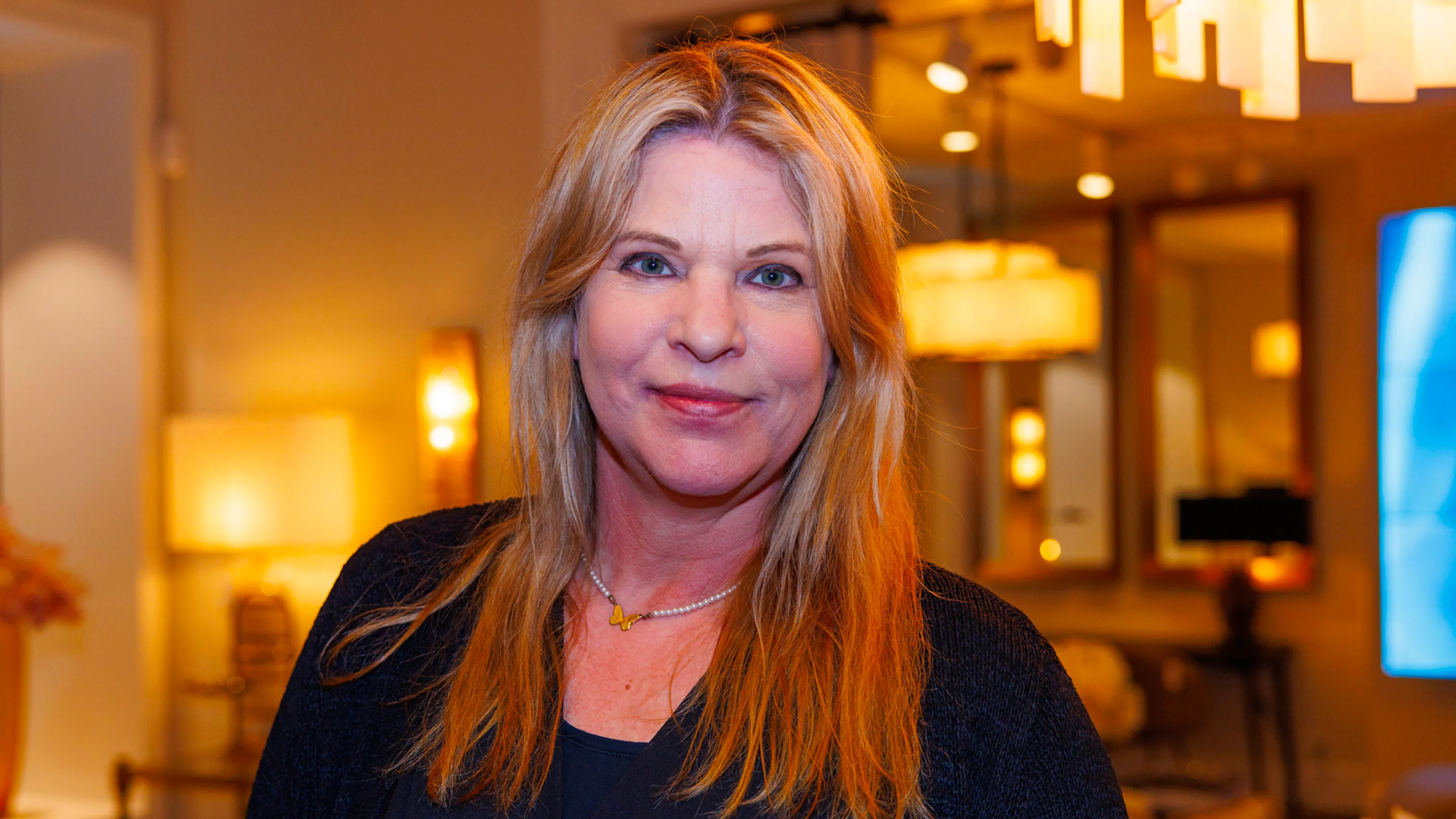 Kijkcijferexpert Tina Nijkamp vrijdag aan de bar bij Vandaag Inside