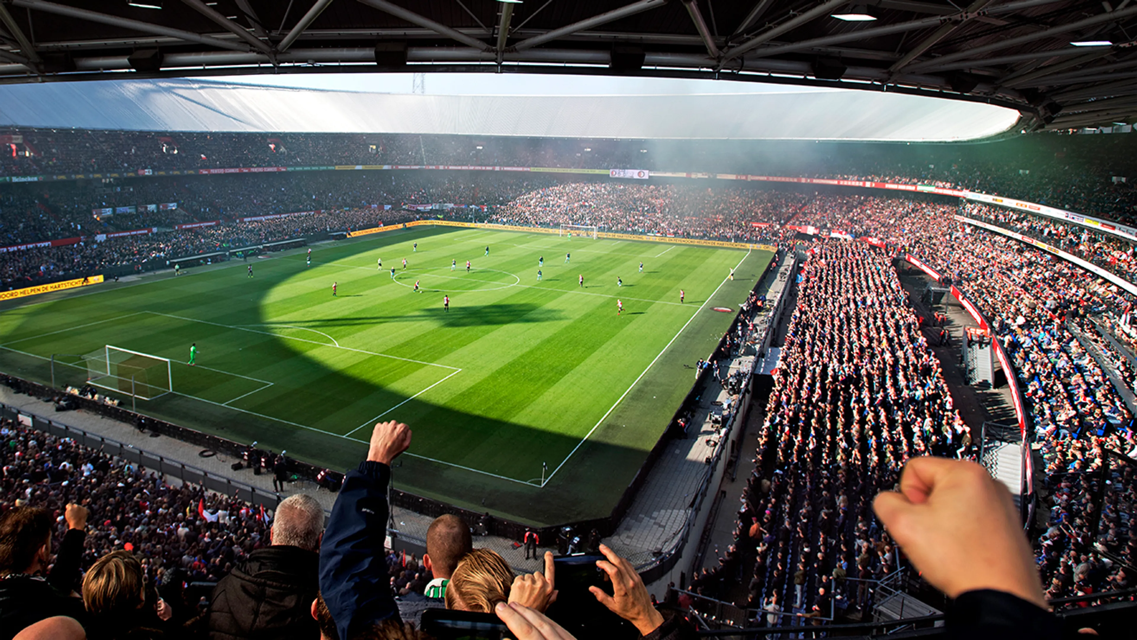Eredivisieclubs vragen fans om steun: 'Blijf achter ons staan'