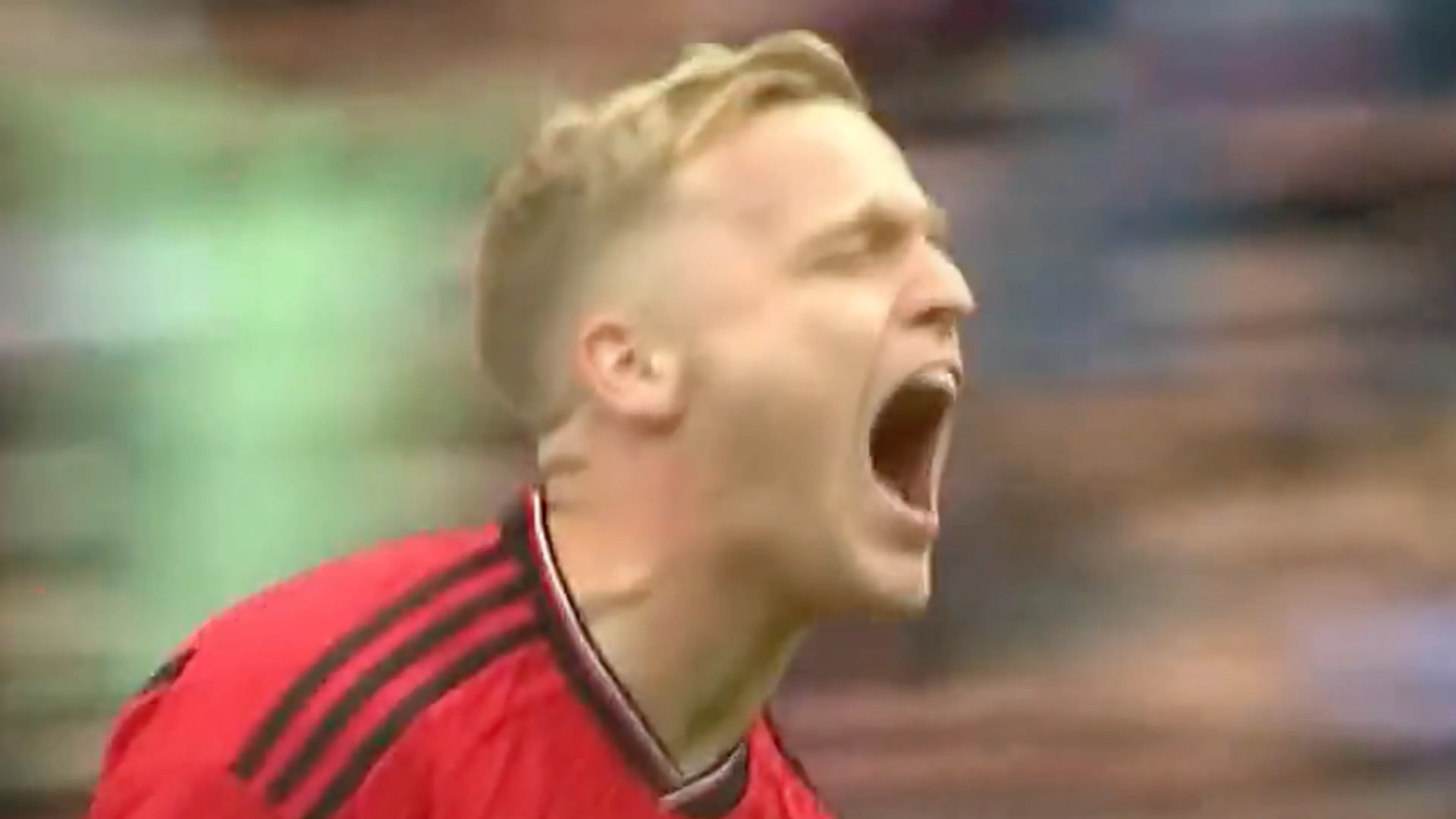 Videogoal: Ontlading bij Van de Beek na mooie treffer in oefenduel met Olympique Lyon