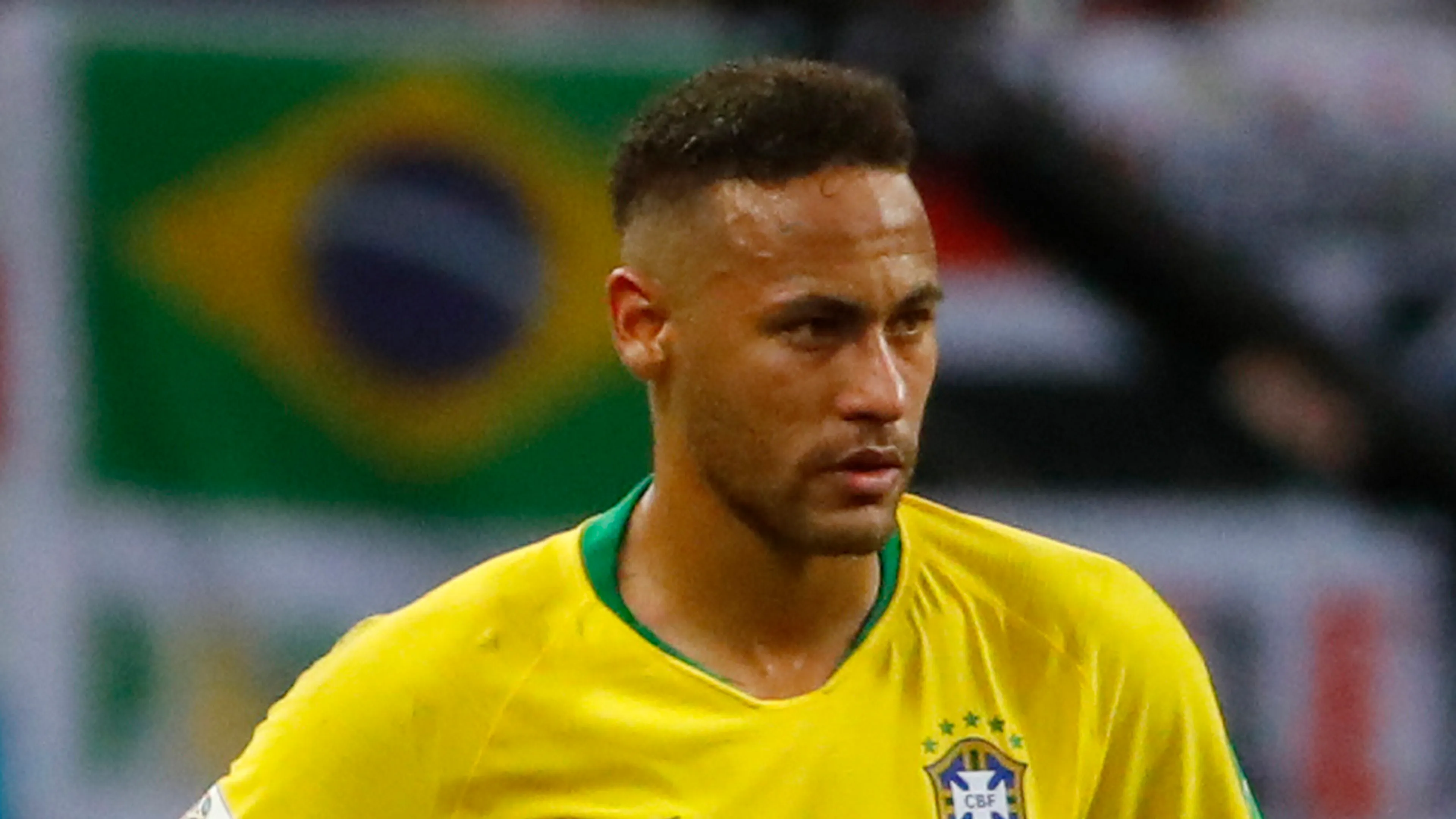 Neymar moet aanvoerdersband afstaan aan Alves