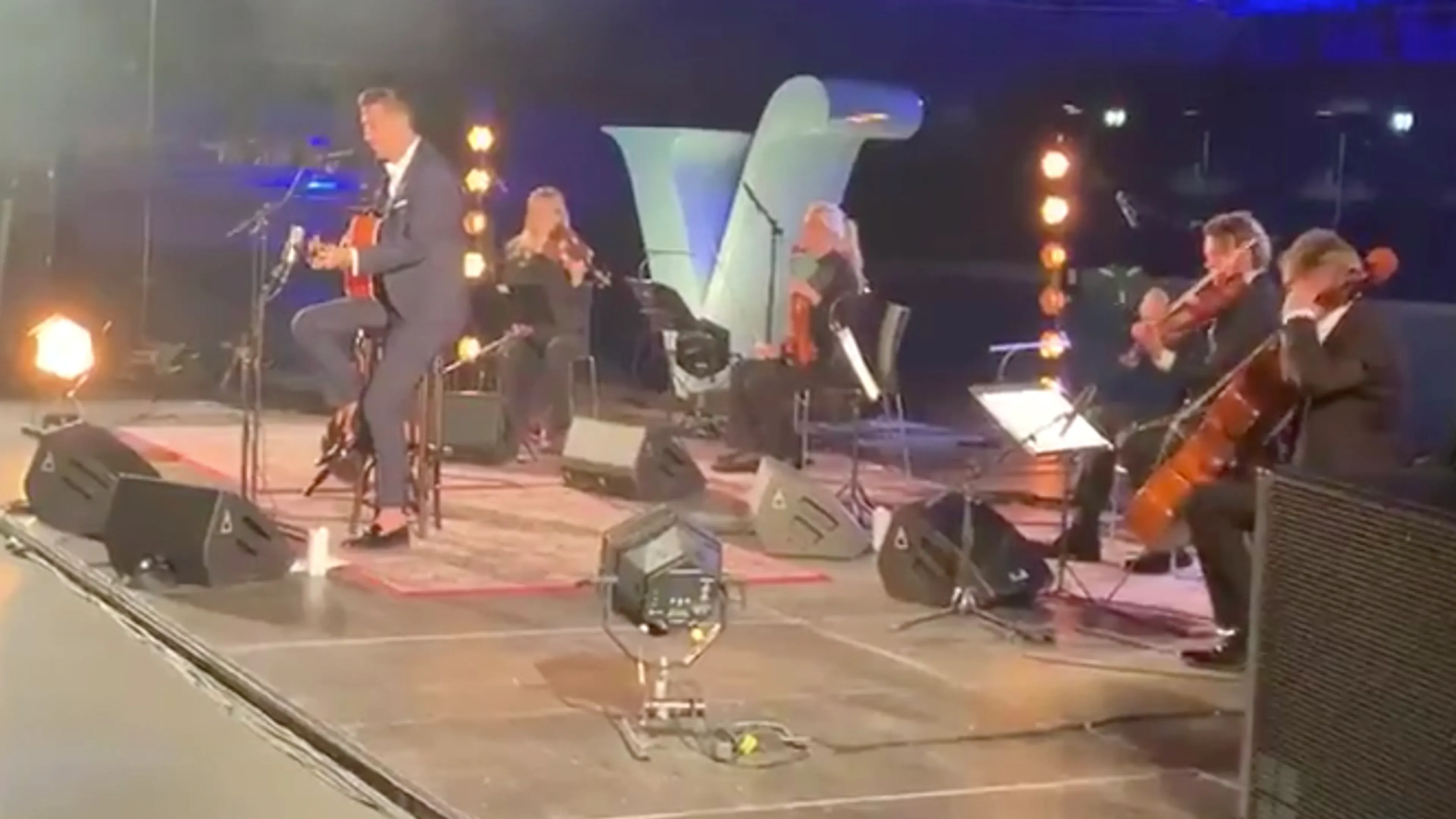 Danny Vera treedt op voor 30 fans in Ziggo Dome