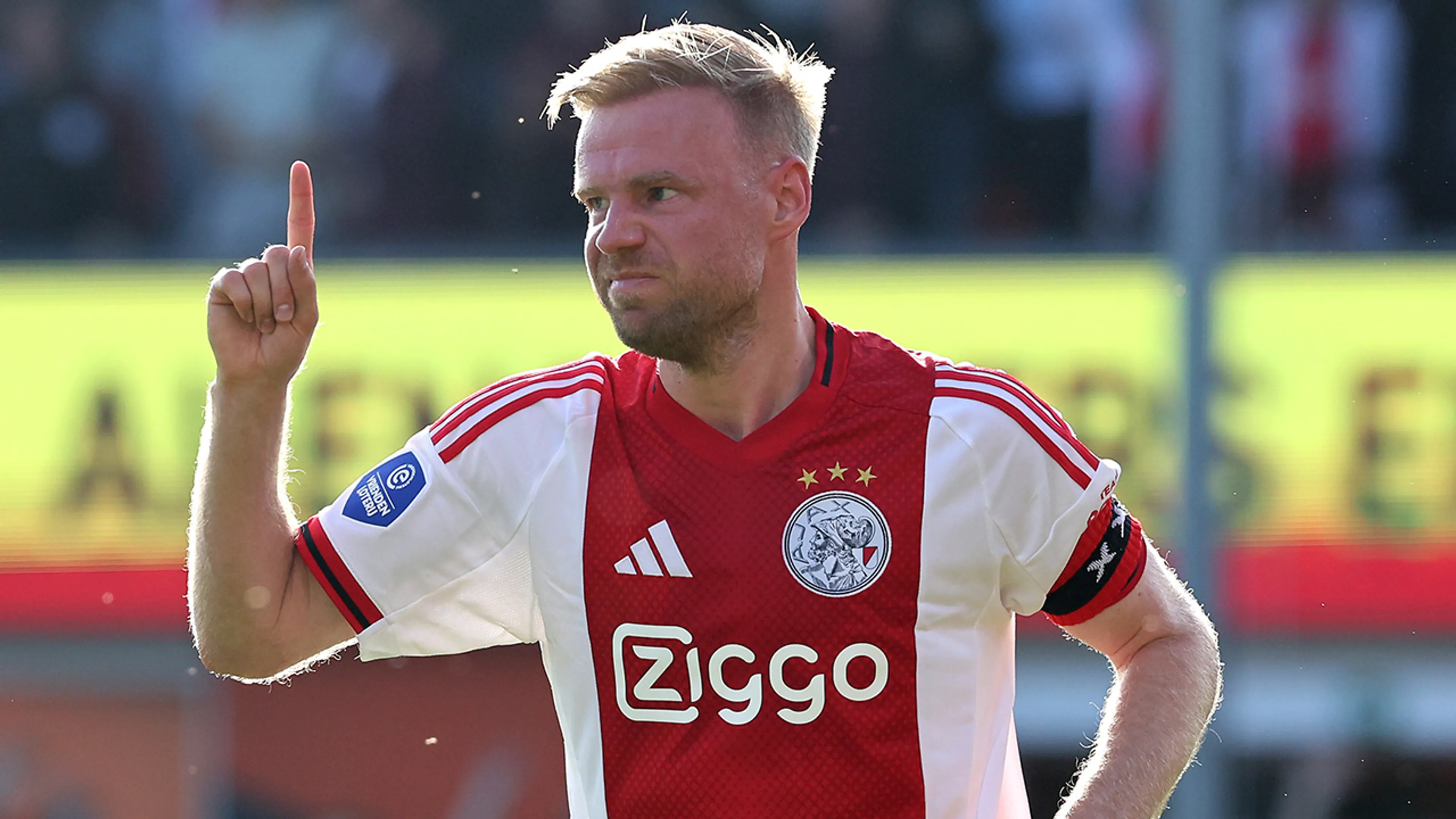 Ajax blijft in race voor Europees voetbal dankzij overwinning op FC Groningen