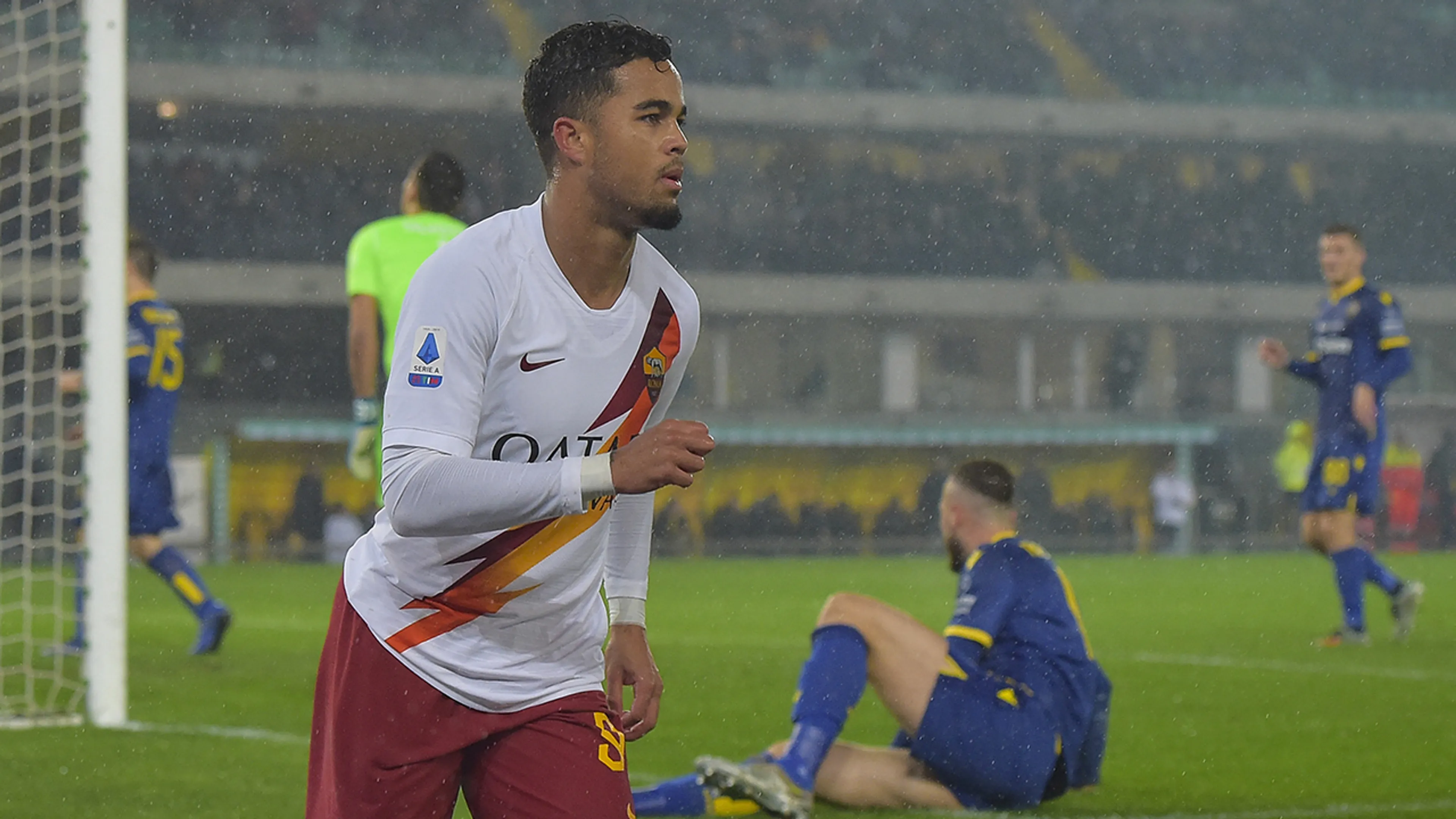 Kluivert scoort en valt uit bij winnend Roma