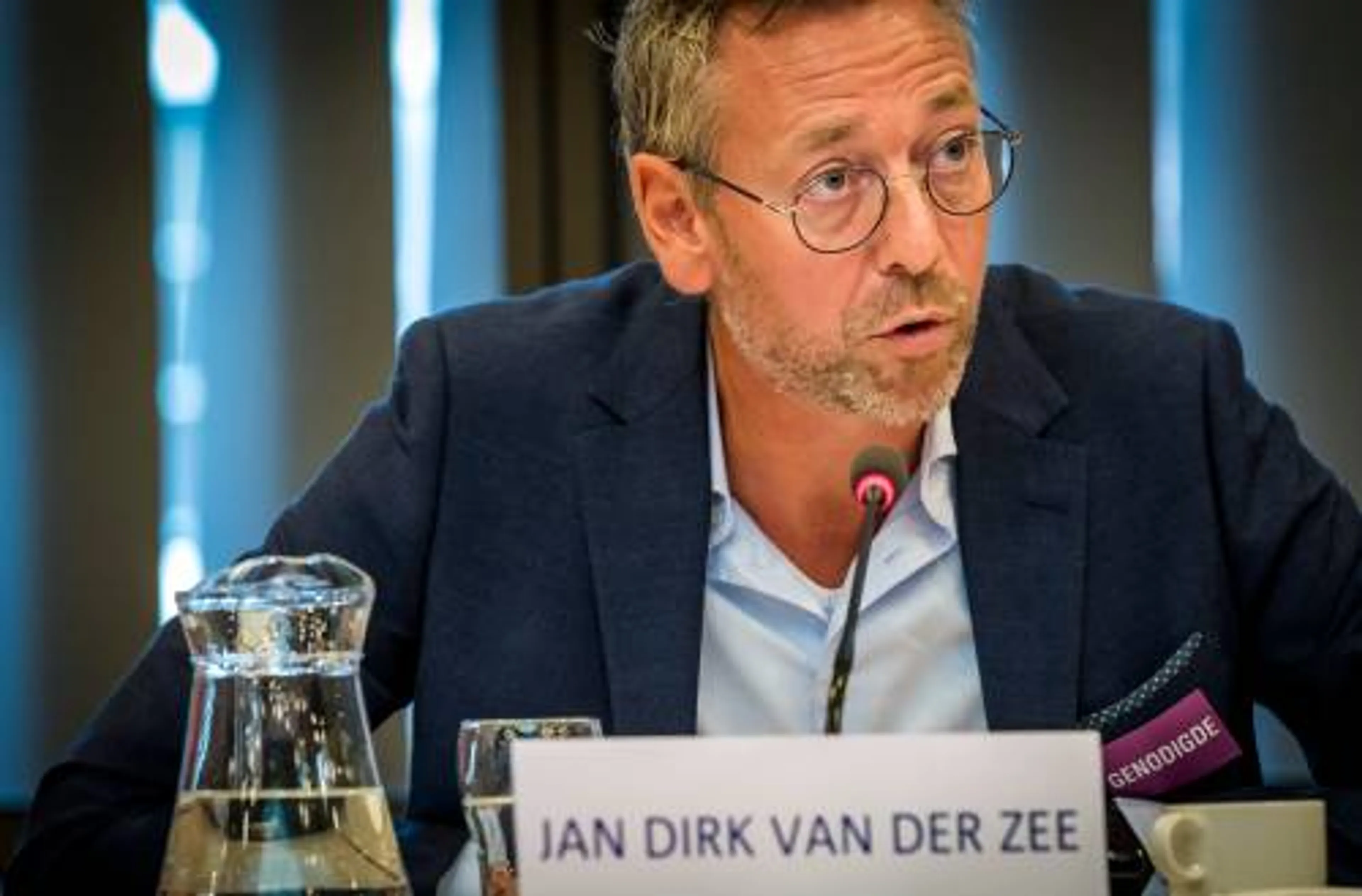 'Wake-upcall voor betaald voetbal clubs'