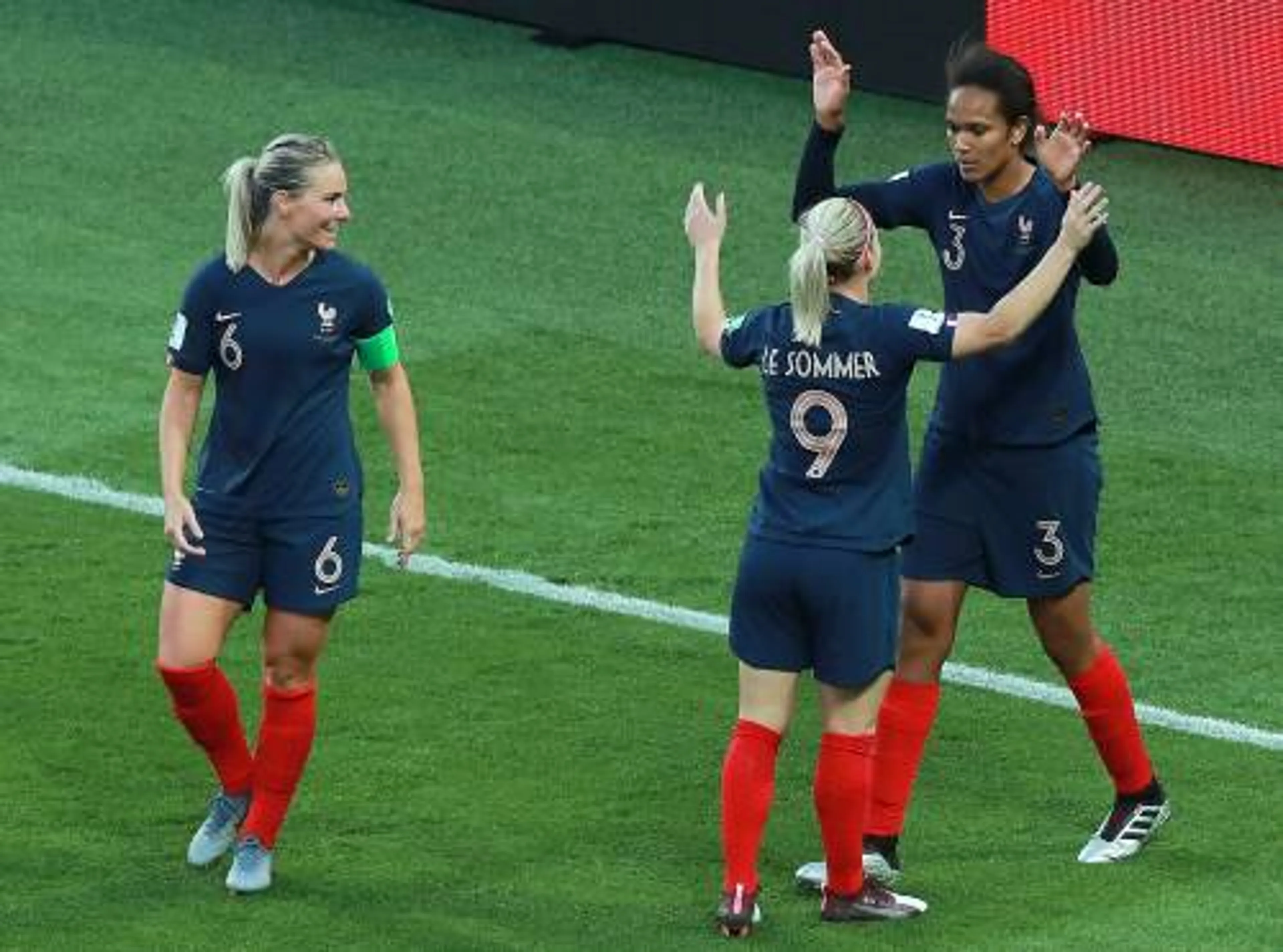 Franse voetbalsters ruim langs Zuid-Korea
