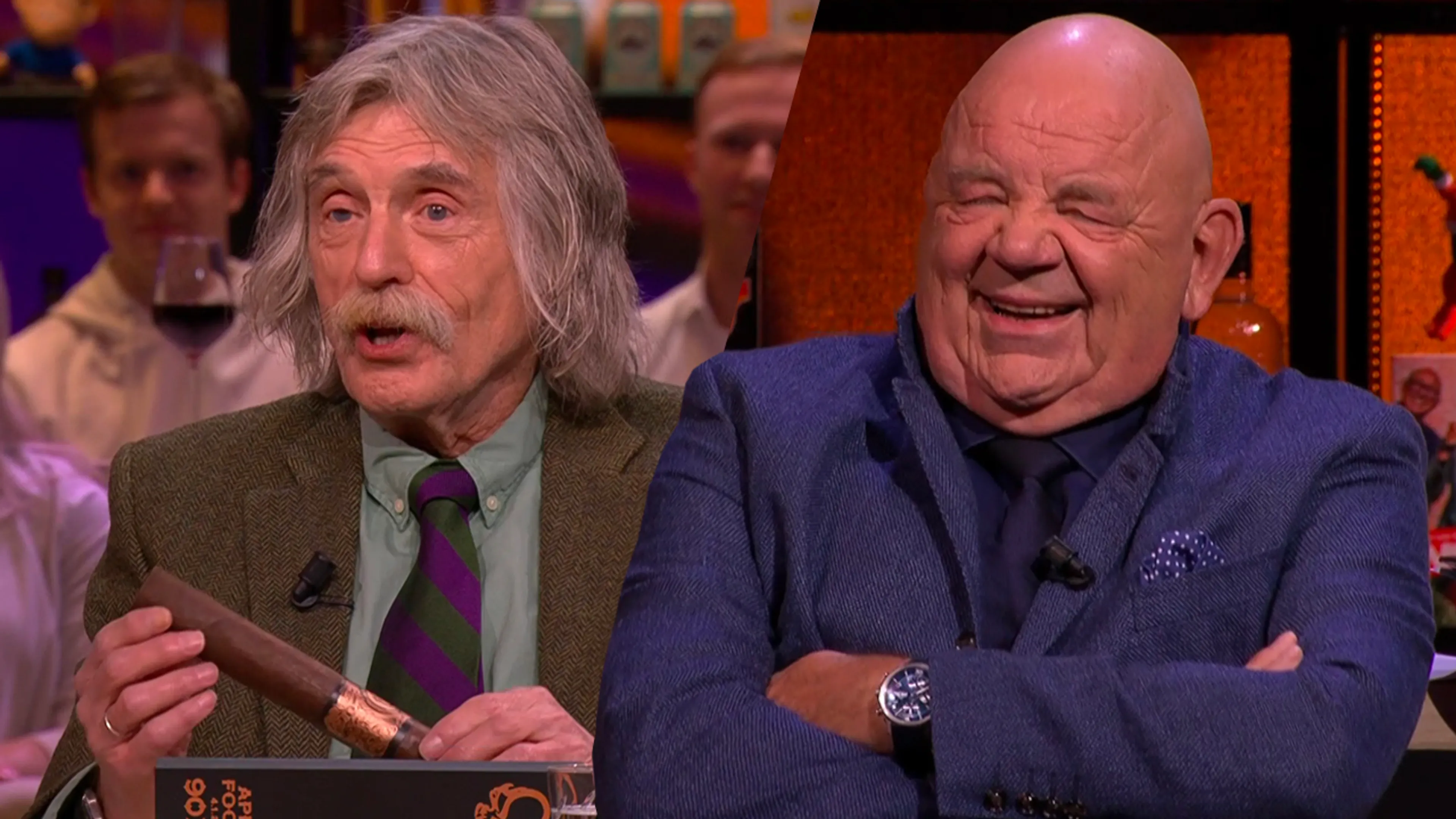 Pieter Cobelens overhandigt gigantische sigaar aan Johan: ‘Dit rook je in één avond niet op!’