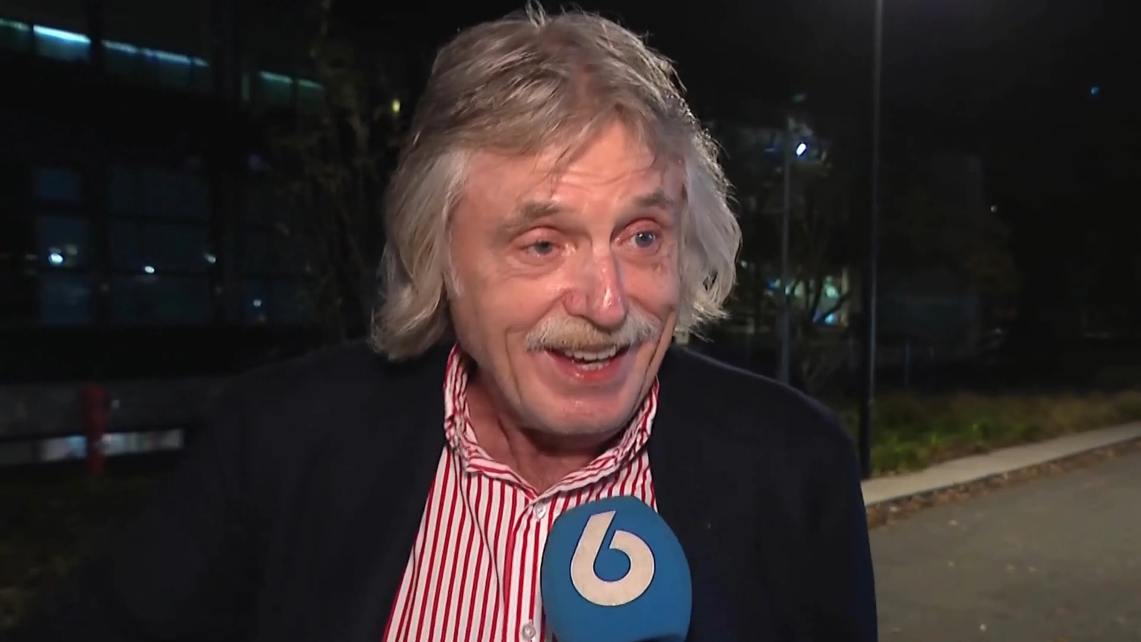 Johan Derksen reageert op boekcover met Lale Gül: 'We hebben ook nog een naaktsessie gedaan!'