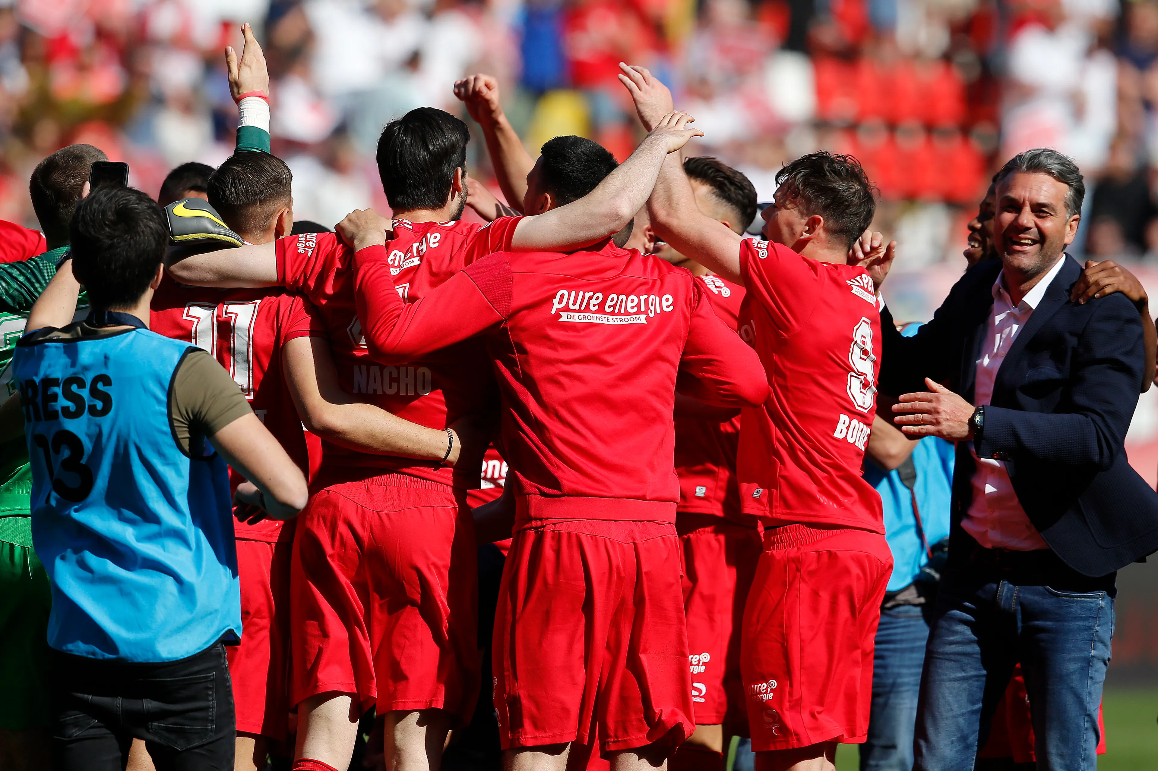 FC Twente moet boeten voor bestorming veld