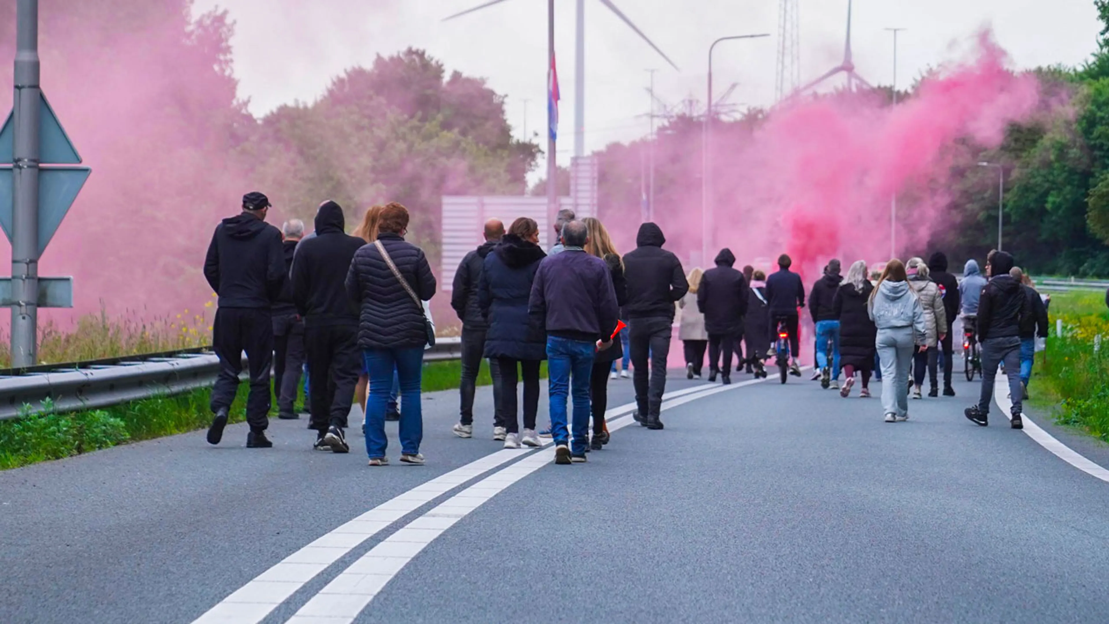 Anti-azc-demonstranten blokkeren snelweg A59 bij Den Bosch
