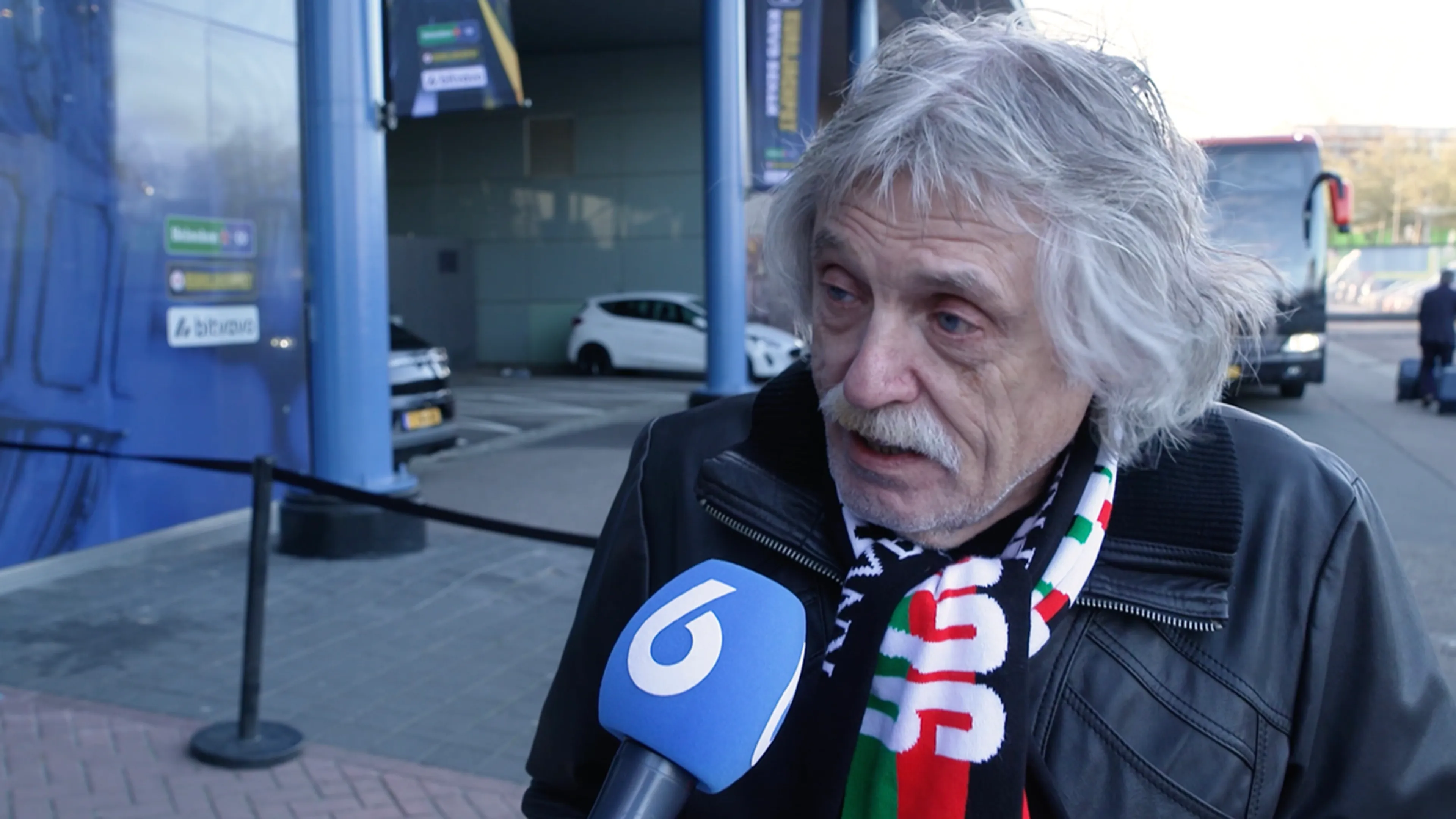 Johan Derksen vertrekt voortijdig bij bekerfinale: 'NEC bakte er niets van!' 