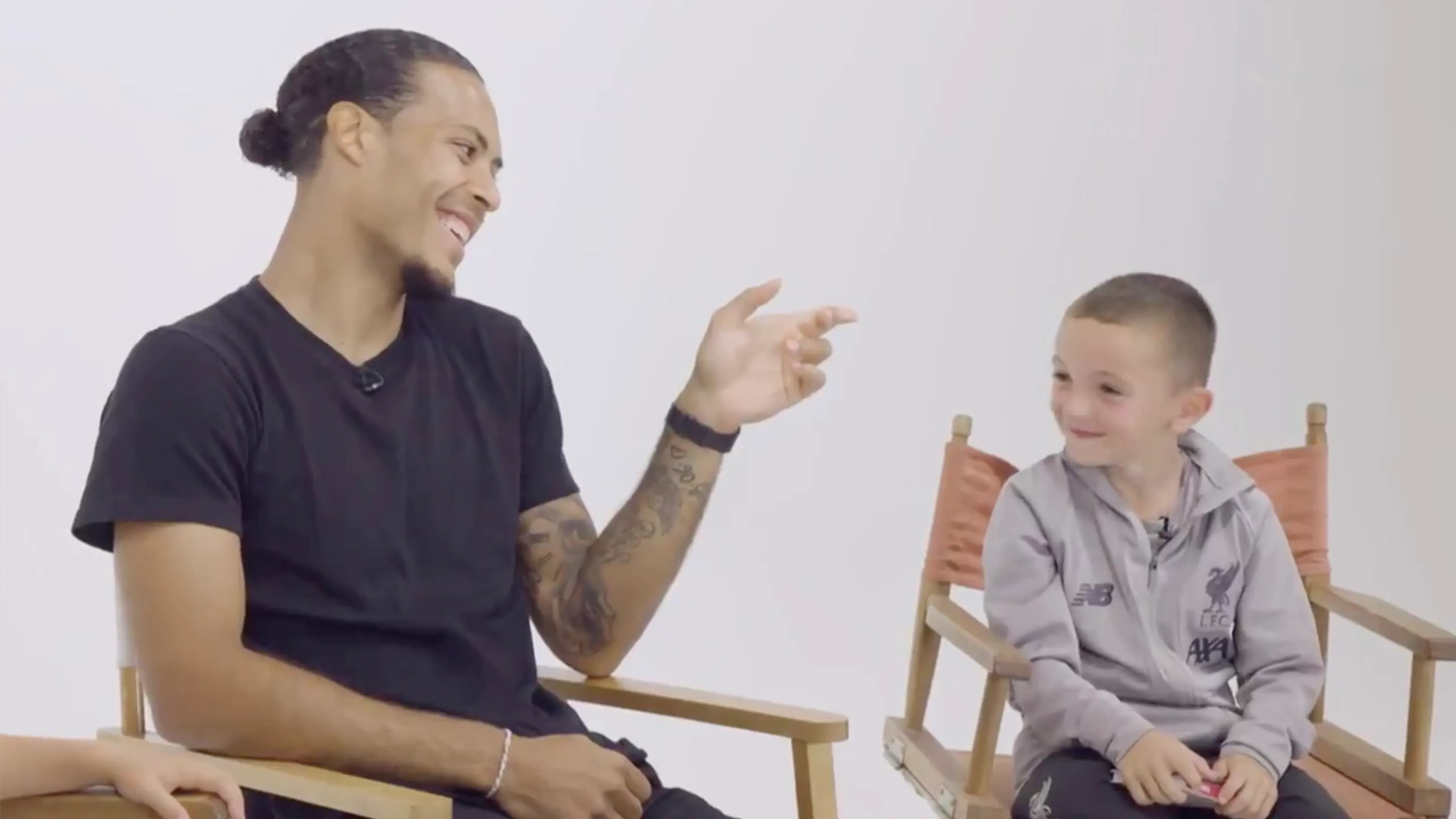 Van Dijk tegen 8-jarige Everton-fan: 'Wordt een zwaar jaar voor jullie!'