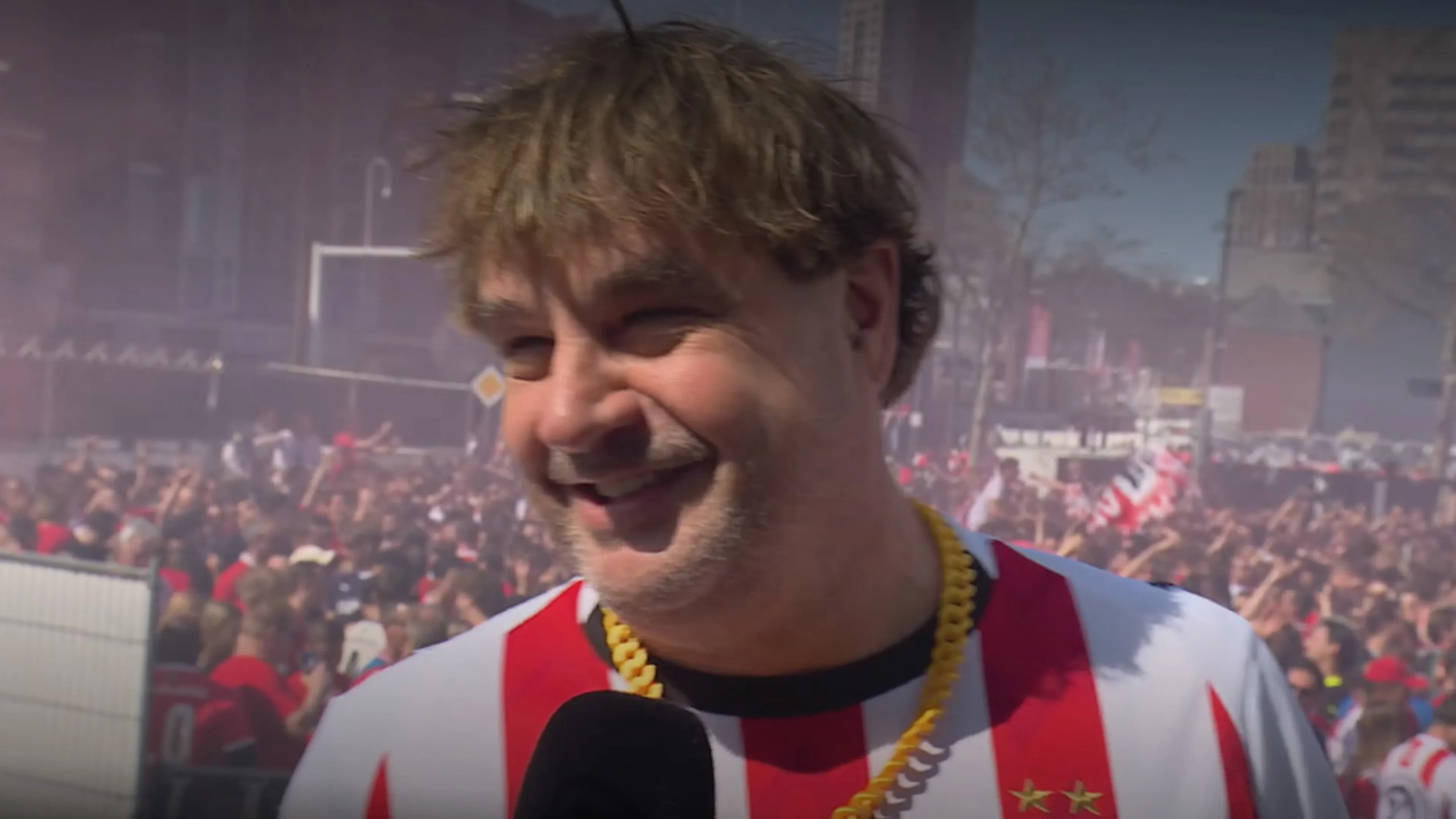 Frank Lammers deelt sneertje uit richting Ajax: 'Beetje plagen mag, hè'