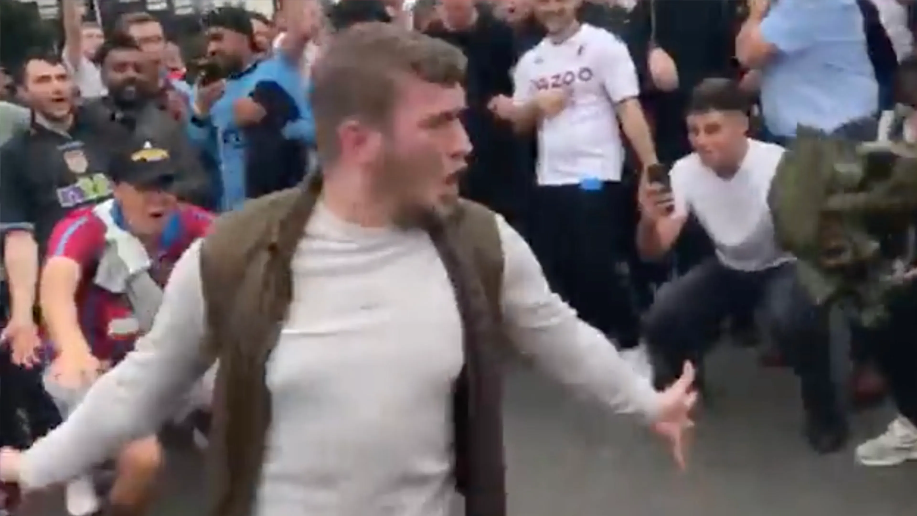 Aston Villa-fans vieren zege op ManUtd door Ronaldo te imiteren: 'SIUUUU!'