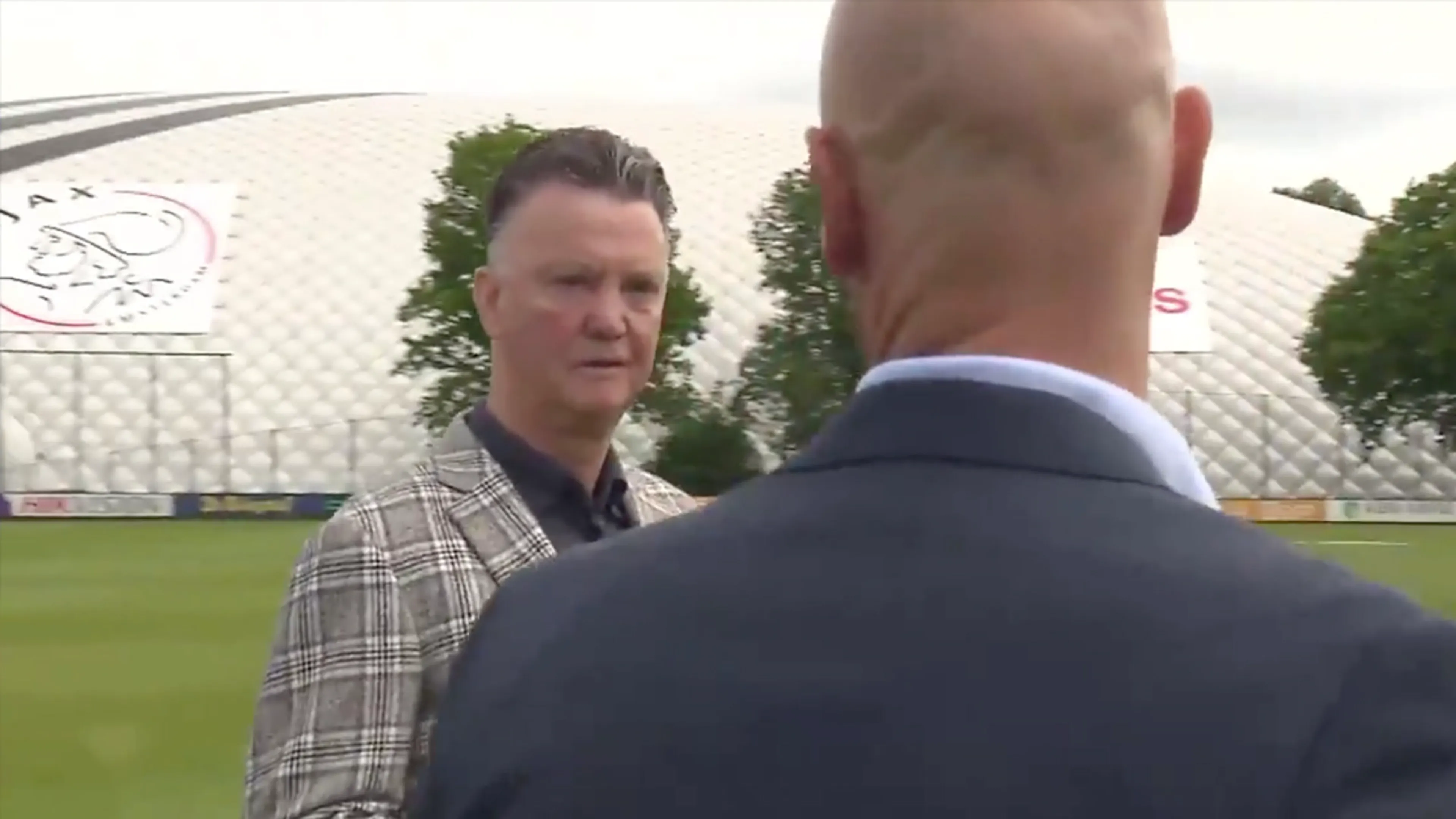 Van Gaal pakt Ajax-selectie aan: 'In mijn tijd had je Nederlands moeten leren'