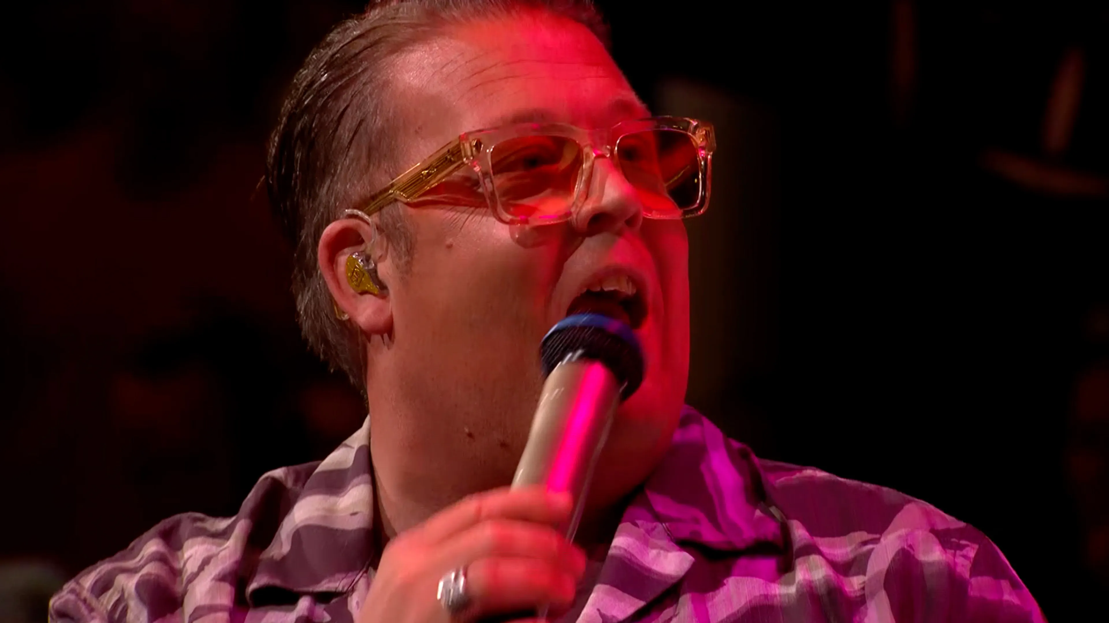 Rutger van Barneveld verzorgt met 'Helena 2.0' de sfeer tijdens commercialbreak van De Oranjezomer