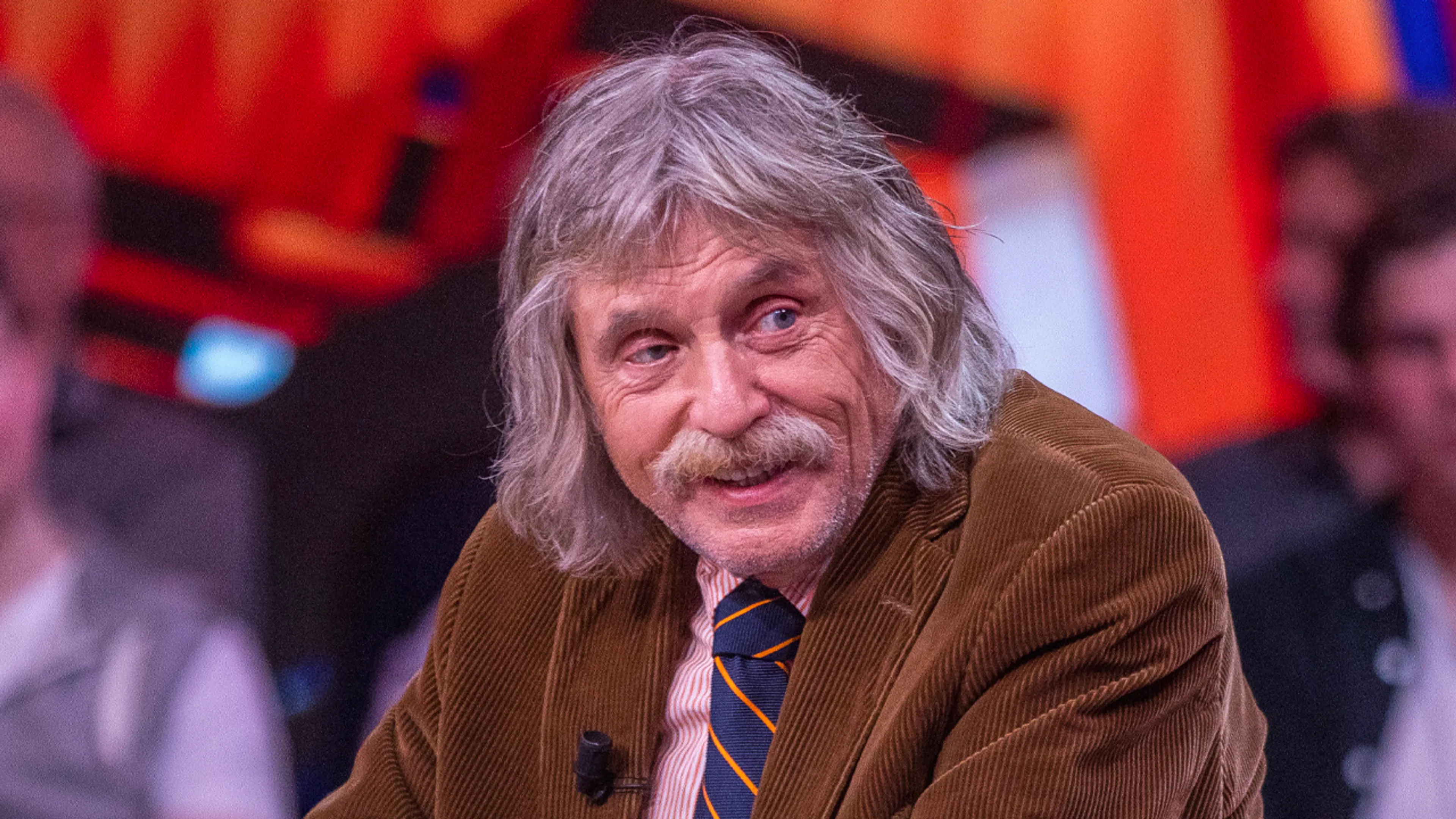 Johan Derksen lovend over Vandaag Inside-gast: 'Zij brengt overal vrolijkheid aan tafel!'