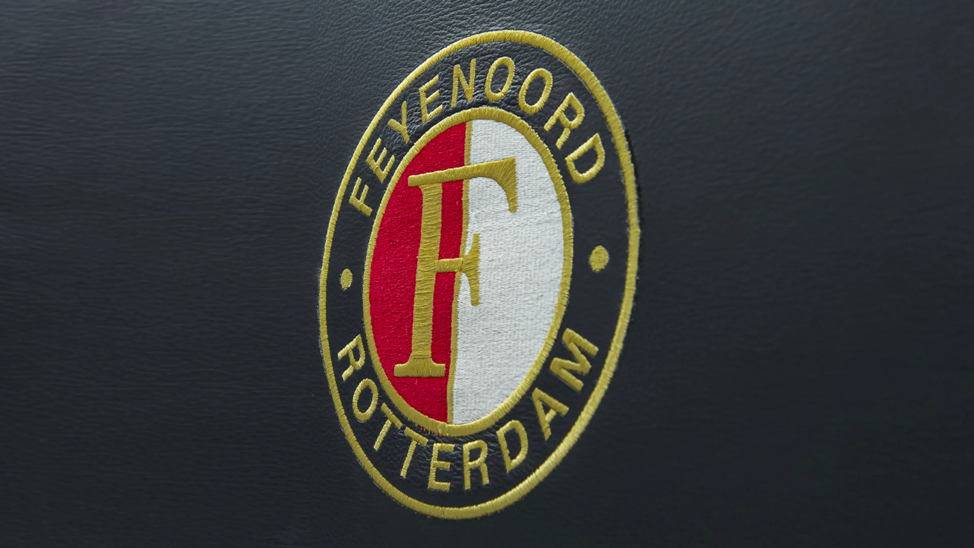 Feyenoord probeerde aangifte van mishandeling tegen twee harde kern-leden tegen te houden