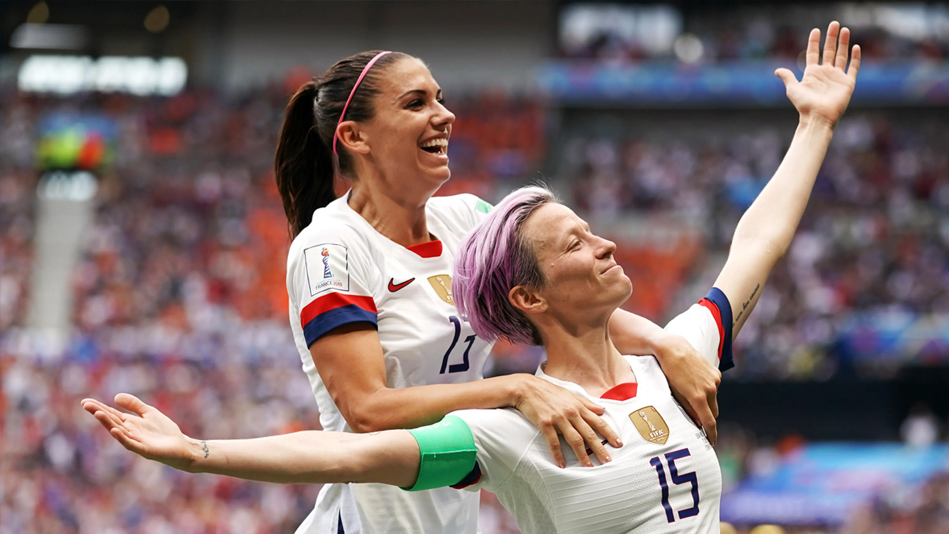 Amerikaanse voetbalbond gaat vrouwen evenveel betalen als mannen